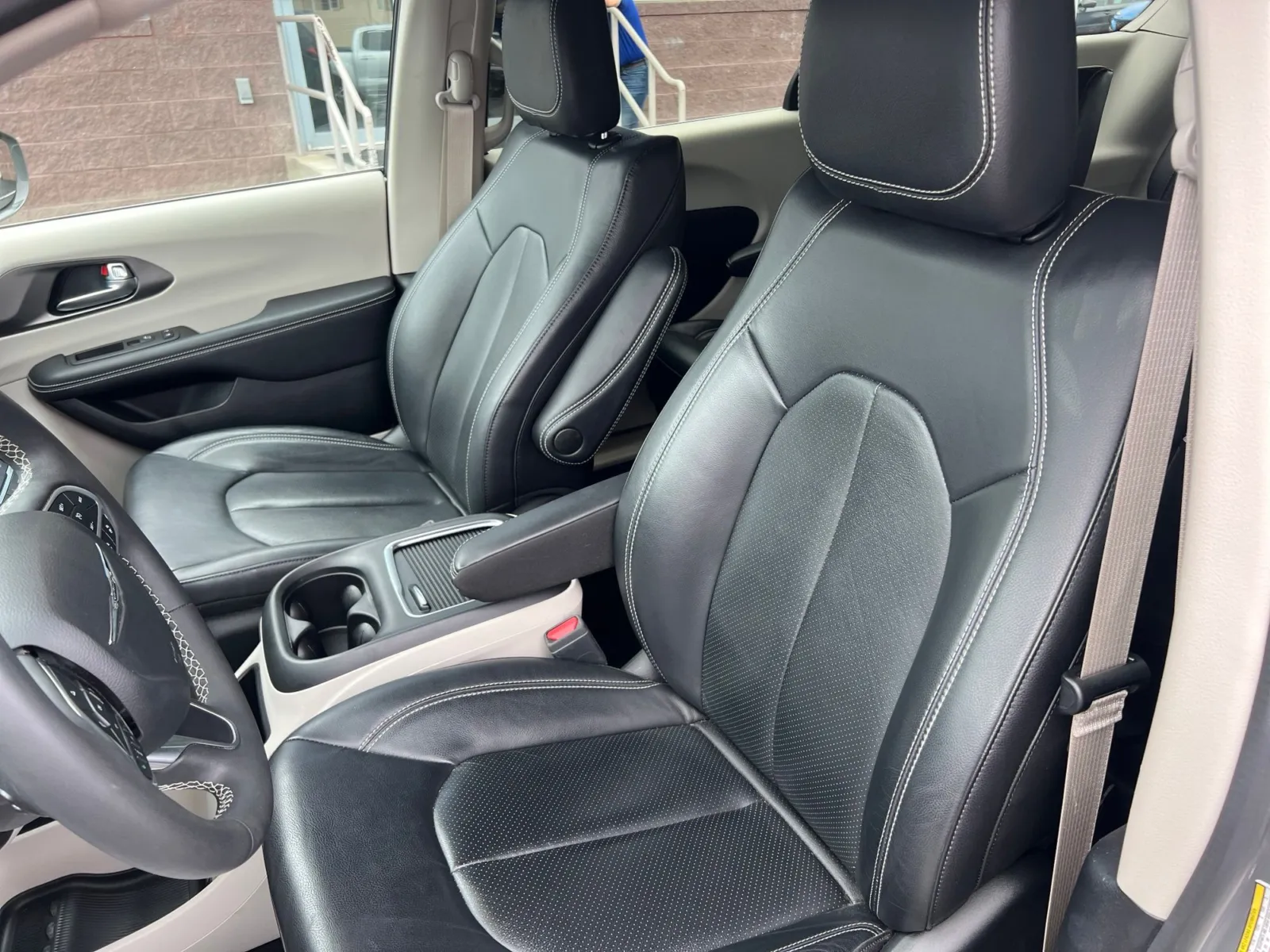 2022 Chrysler Pacifica Hybrid Touring L — photo 12