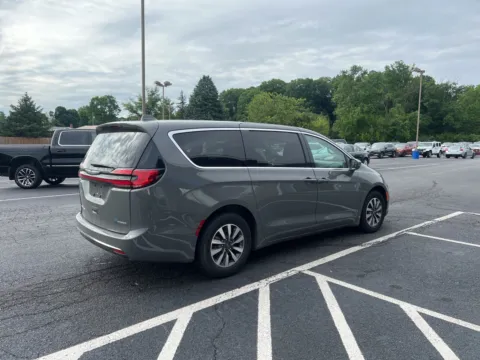More photos of 2022 Chrysler Pacifica Hybrid Touring L at Kyner's Auto Sales, Inc., PA