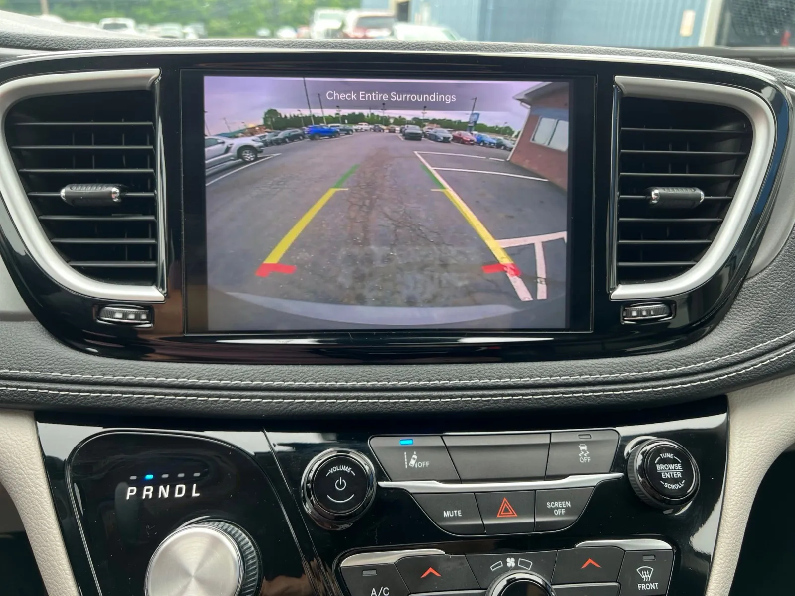 2022 Chrysler Pacifica Hybrid Touring L — photo 16