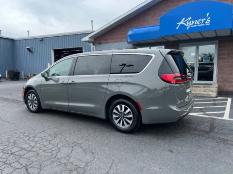 Another view of 2022 Chrysler Pacifica Hybrid Touring L for sale in Chambersburg, PA at Kyner's Auto Sales, Inc.