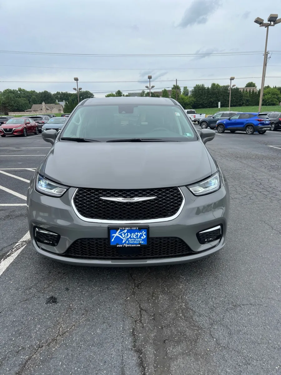 2022 Chrysler Pacifica Hybrid Touring L — photo 8