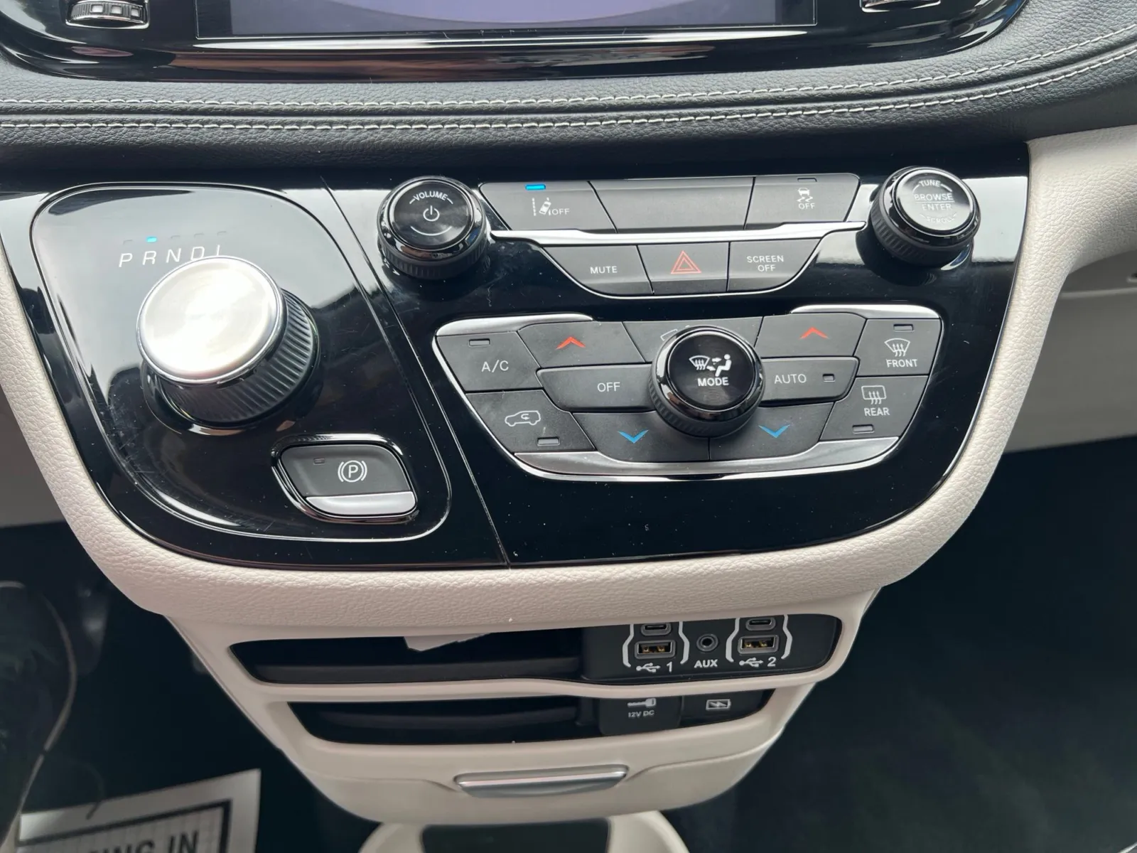 2022 Chrysler Pacifica Hybrid Touring L — photo 17