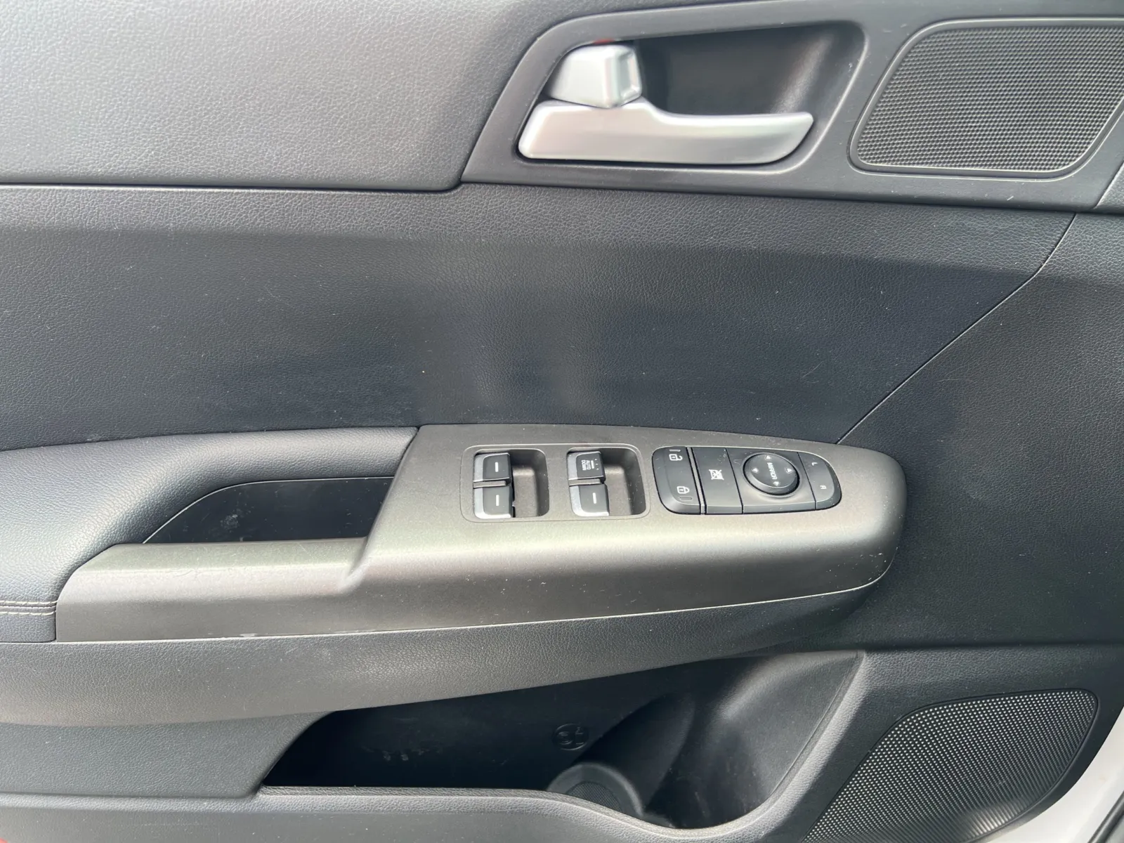 2021 Kia Sportage LX — photo 22