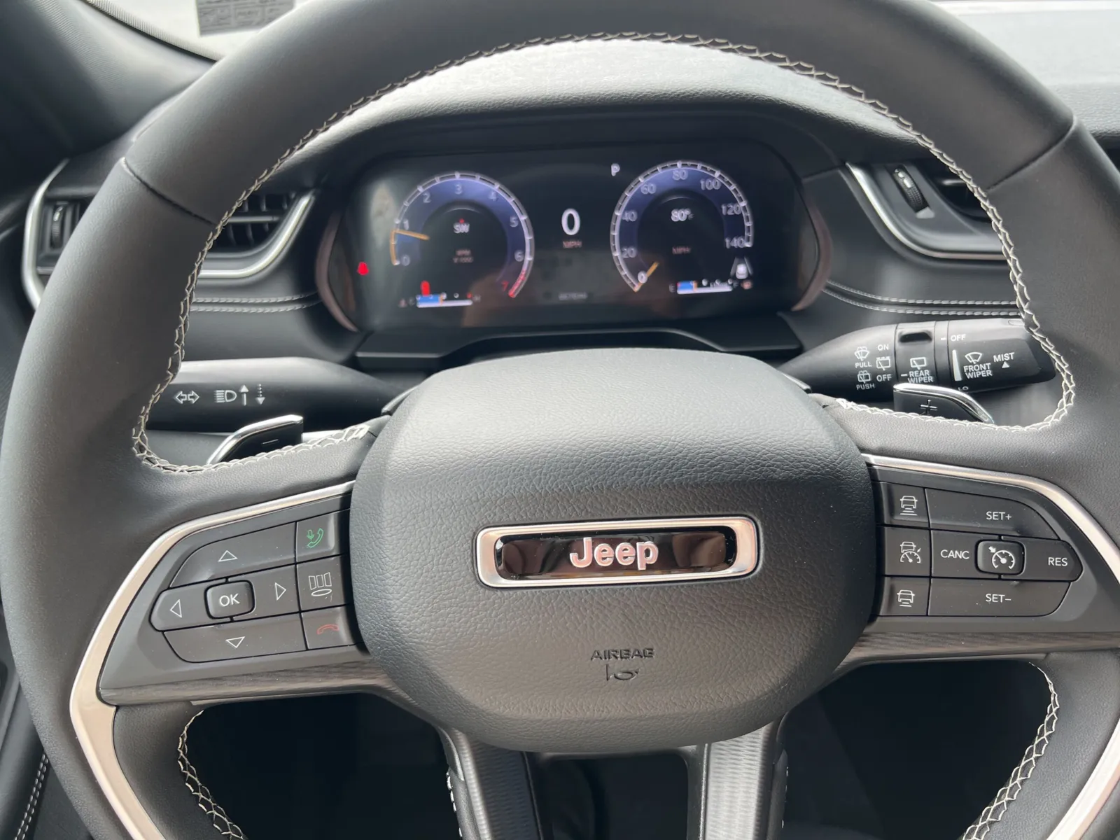 2024 Jeep Grand Cherokee L Laredo — photo 11
