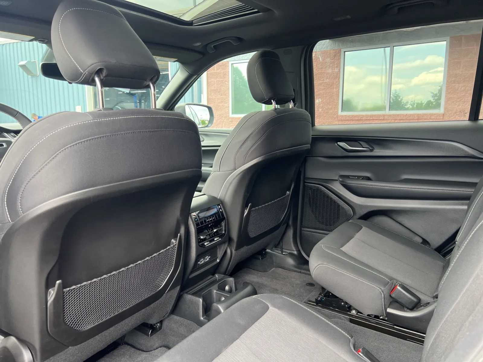 2024 Jeep Grand Cherokee L Laredo — photo 23