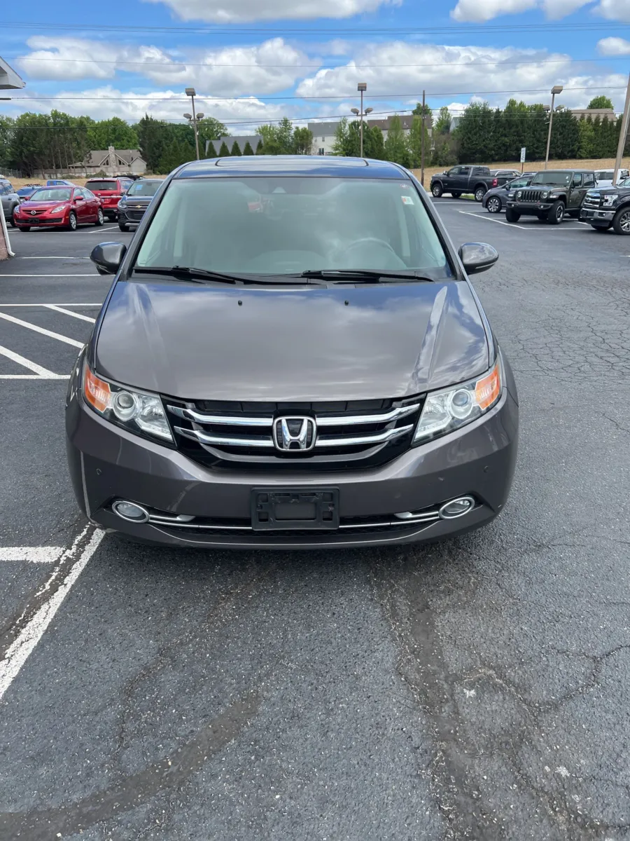 2016 Honda Odyssey Touring Elite — photo 8