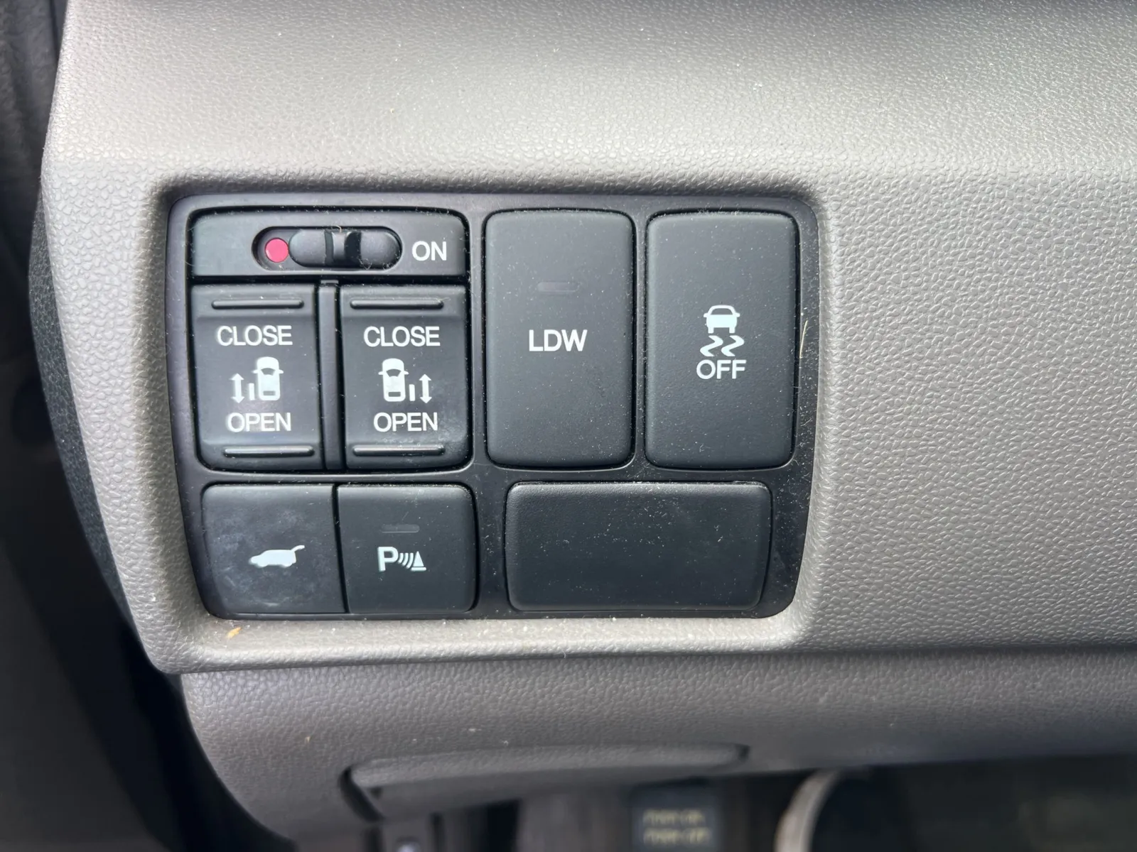 2016 Honda Odyssey Touring Elite — photo 14