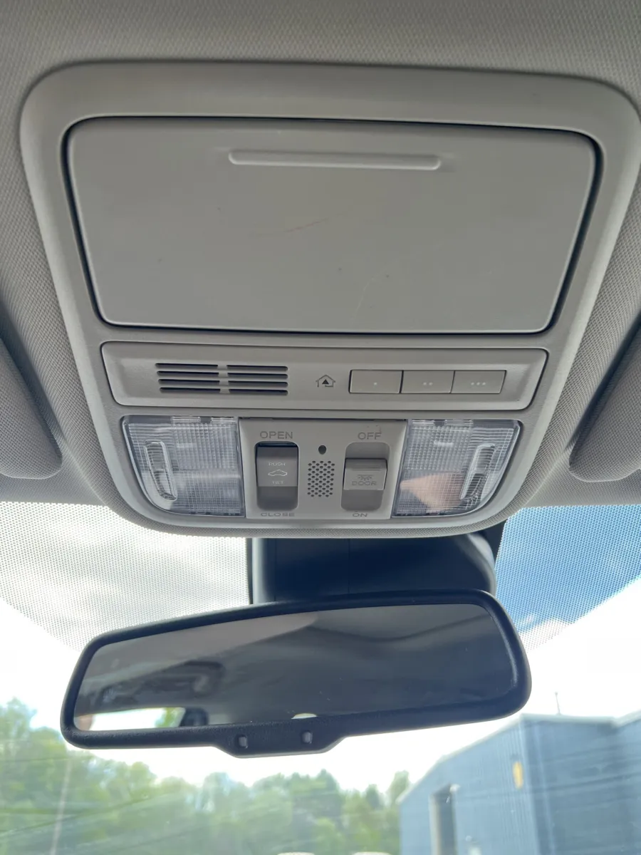 2016 Honda Odyssey Touring Elite — photo 13