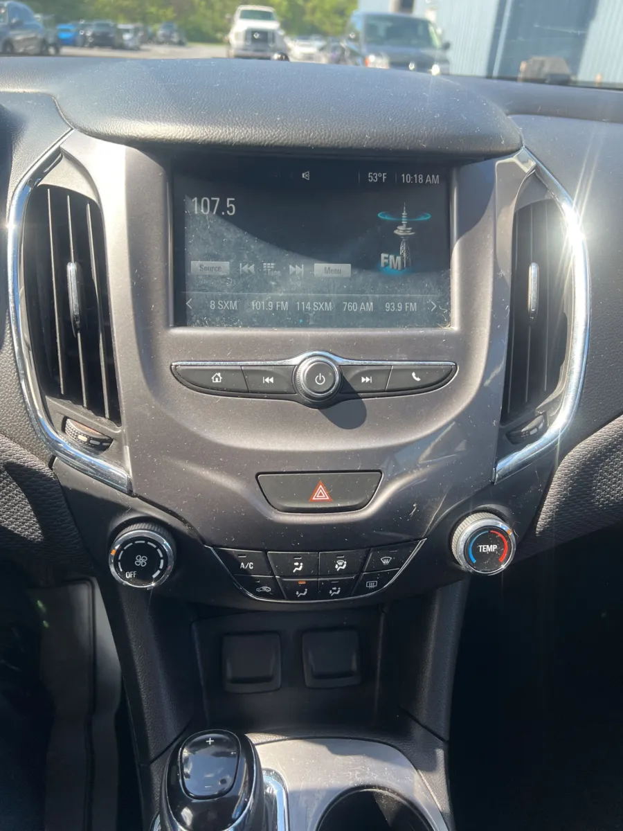 2016 Chevrolet Cruze LT — photo 11