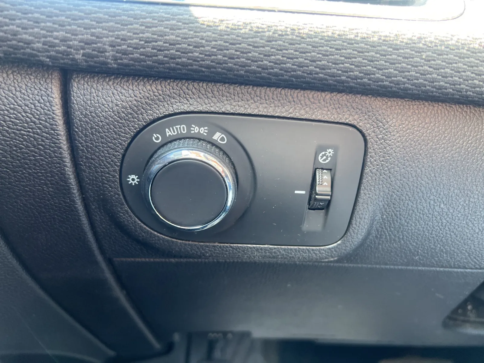 2016 Chevrolet Cruze LT — photo 14