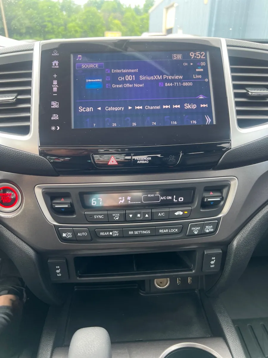 2017 Honda Pilot EX-L — photo 16
