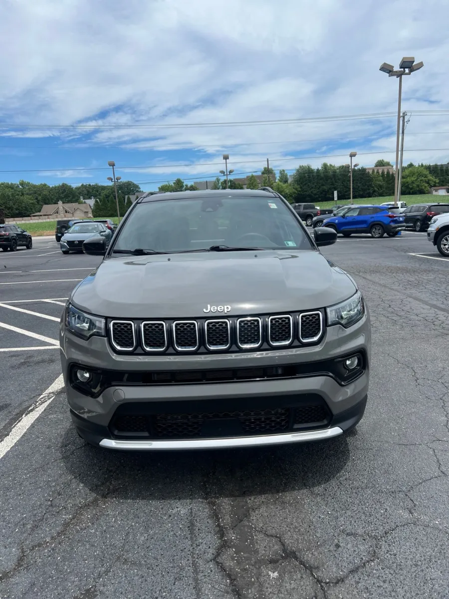 2023 Jeep Compass Limited — photo 8
