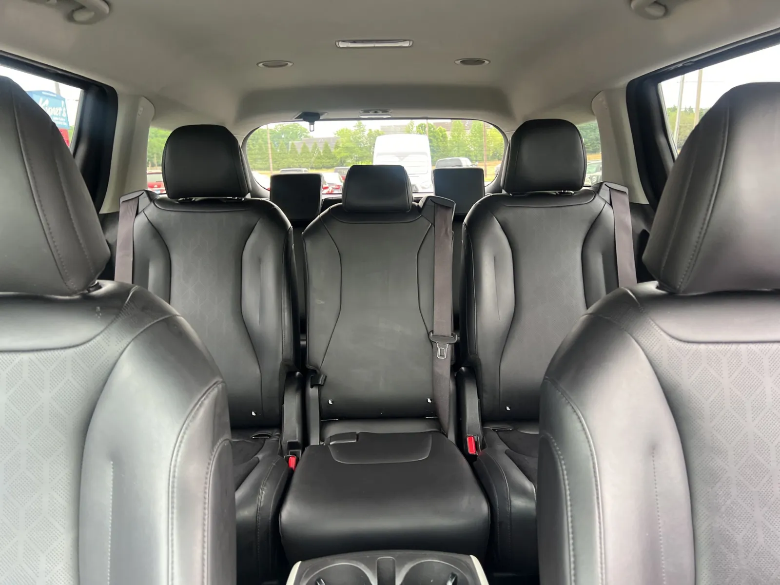 2022 Kia Carnival LXS — photo 22