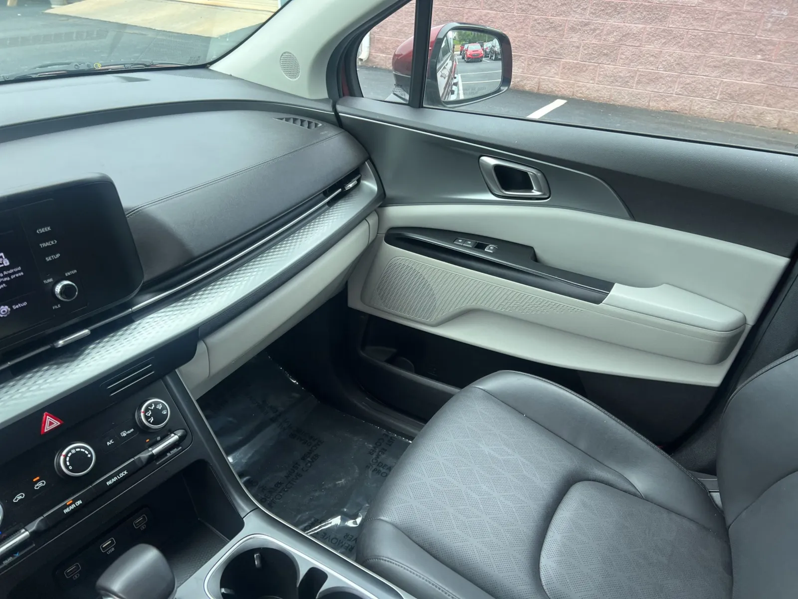 2022 Kia Carnival LXS — photo 11