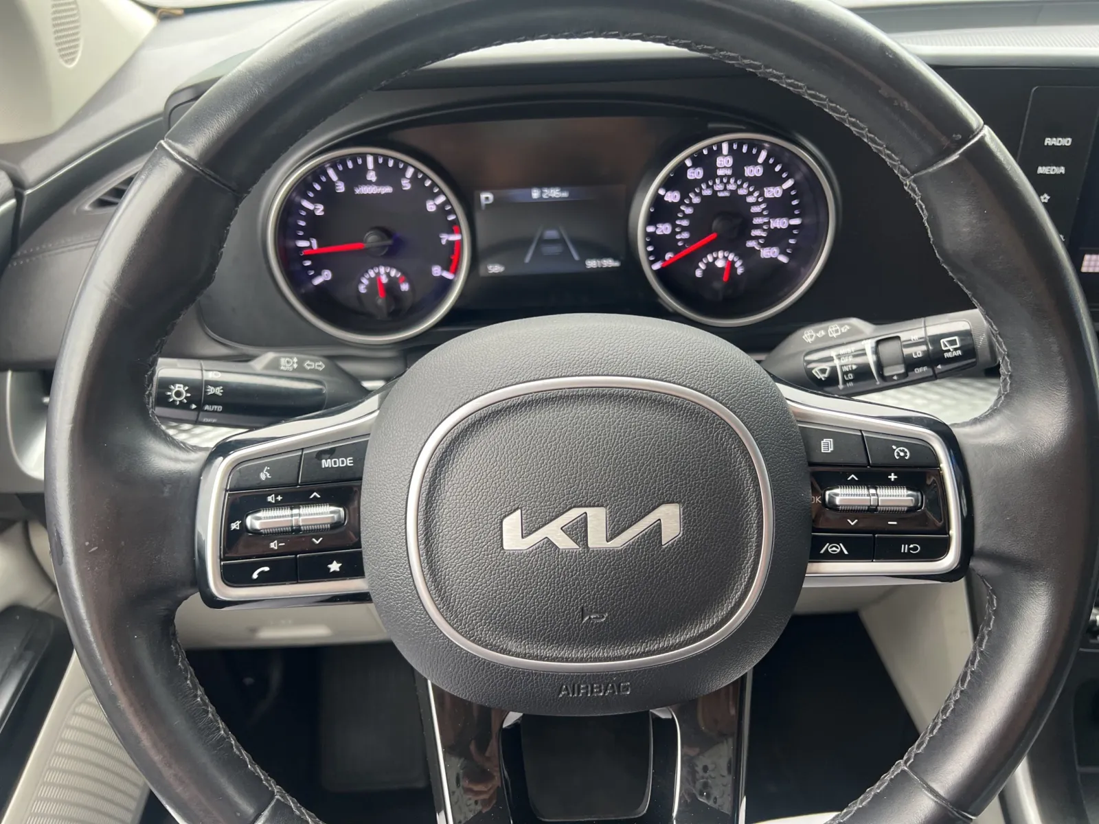 2022 Kia Carnival LXS — photo 13