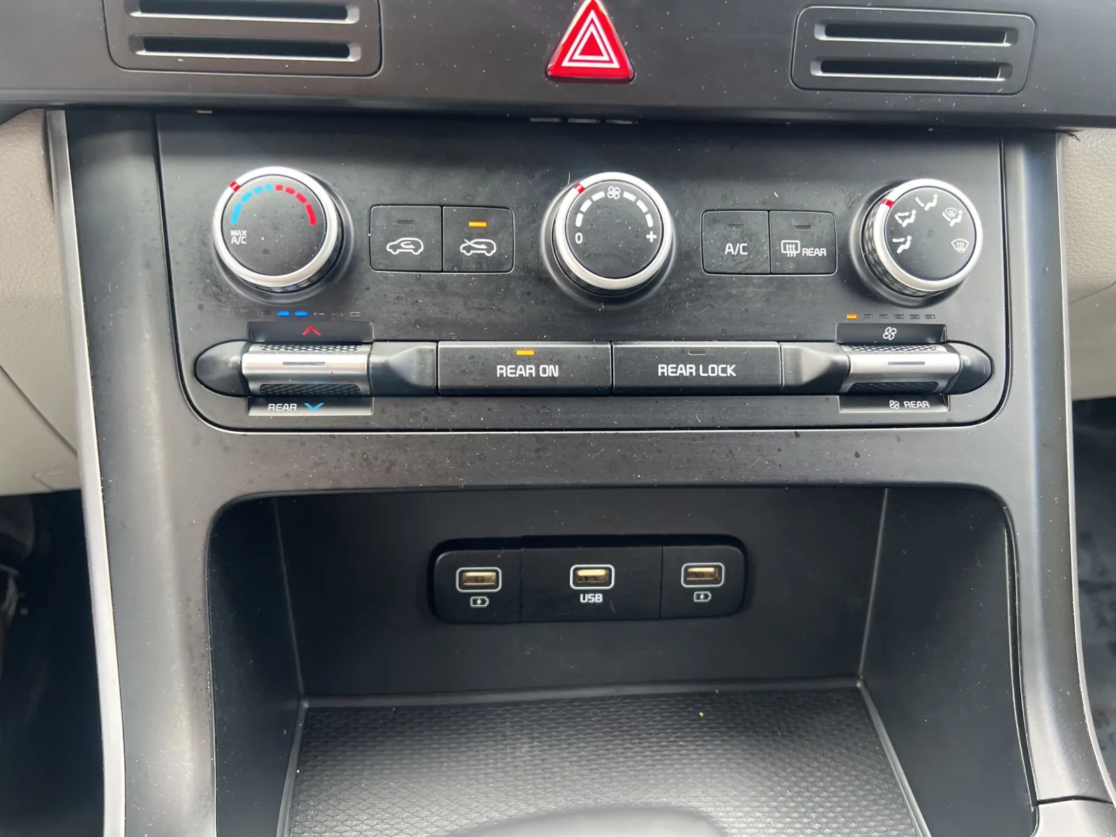 2022 Kia Carnival LXS — photo 16