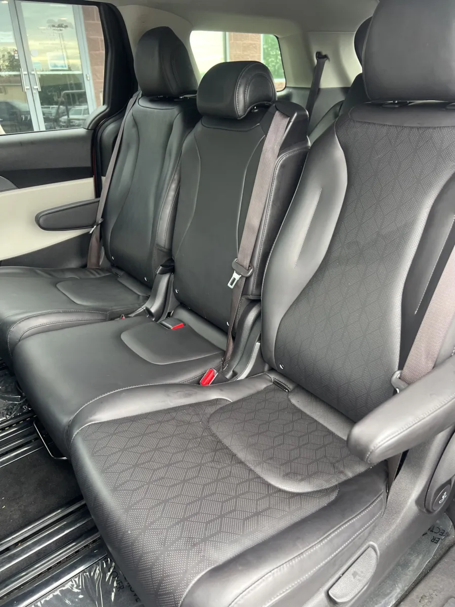 2022 Kia Carnival LXS — photo 24