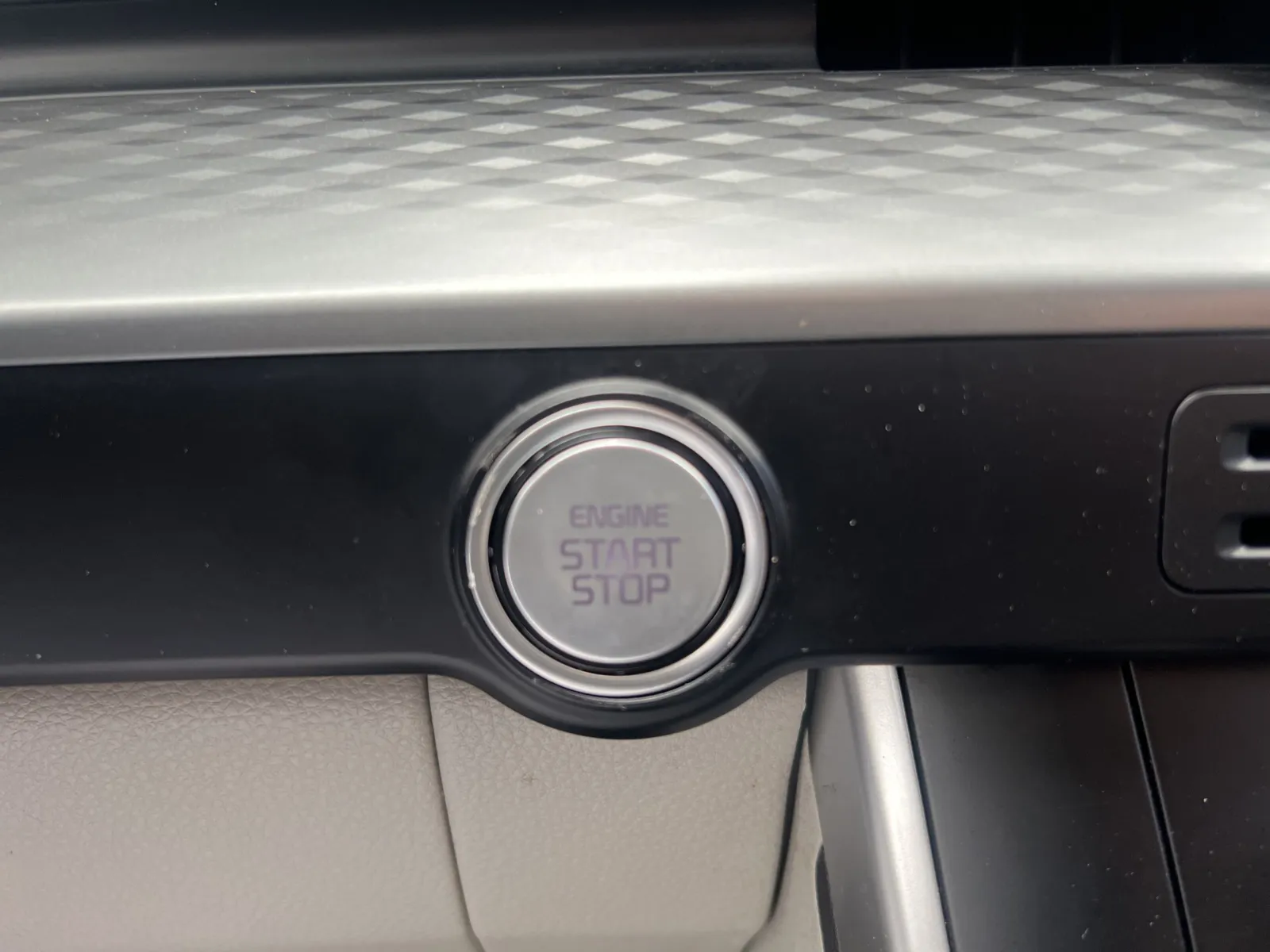 2022 Kia Carnival LXS — photo 19