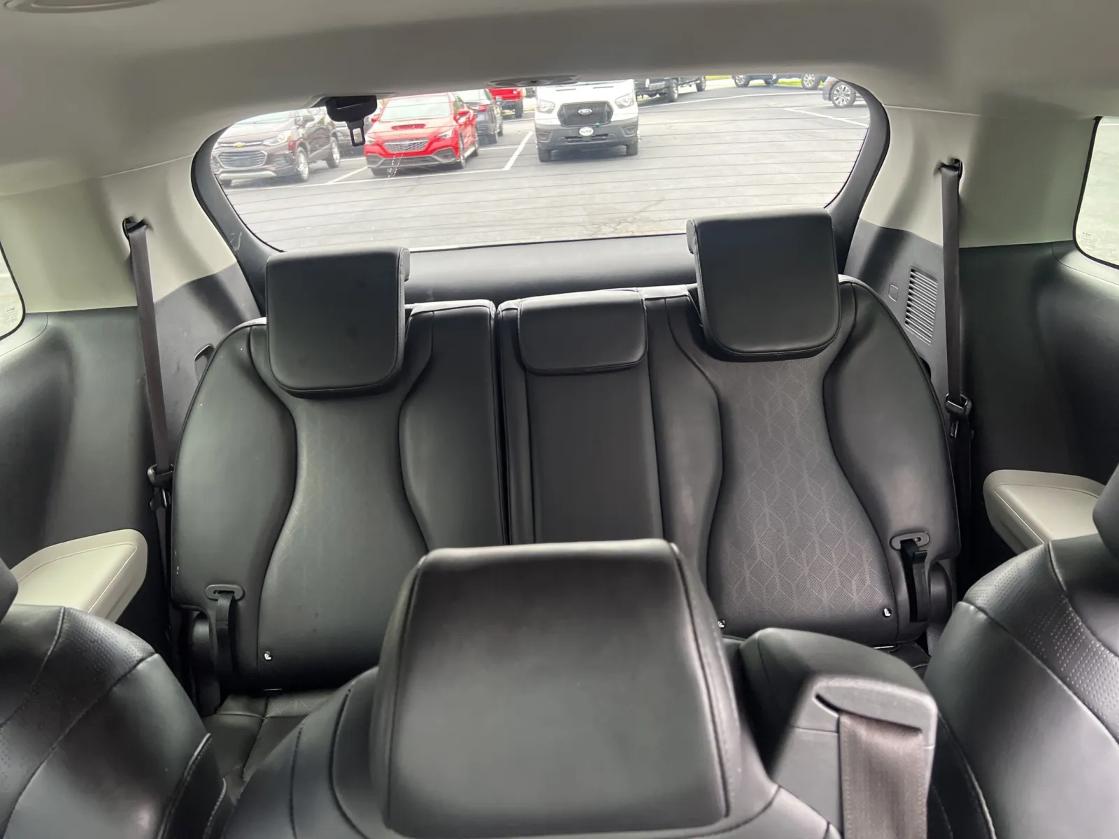 2022 Kia Carnival LXS — photo 25