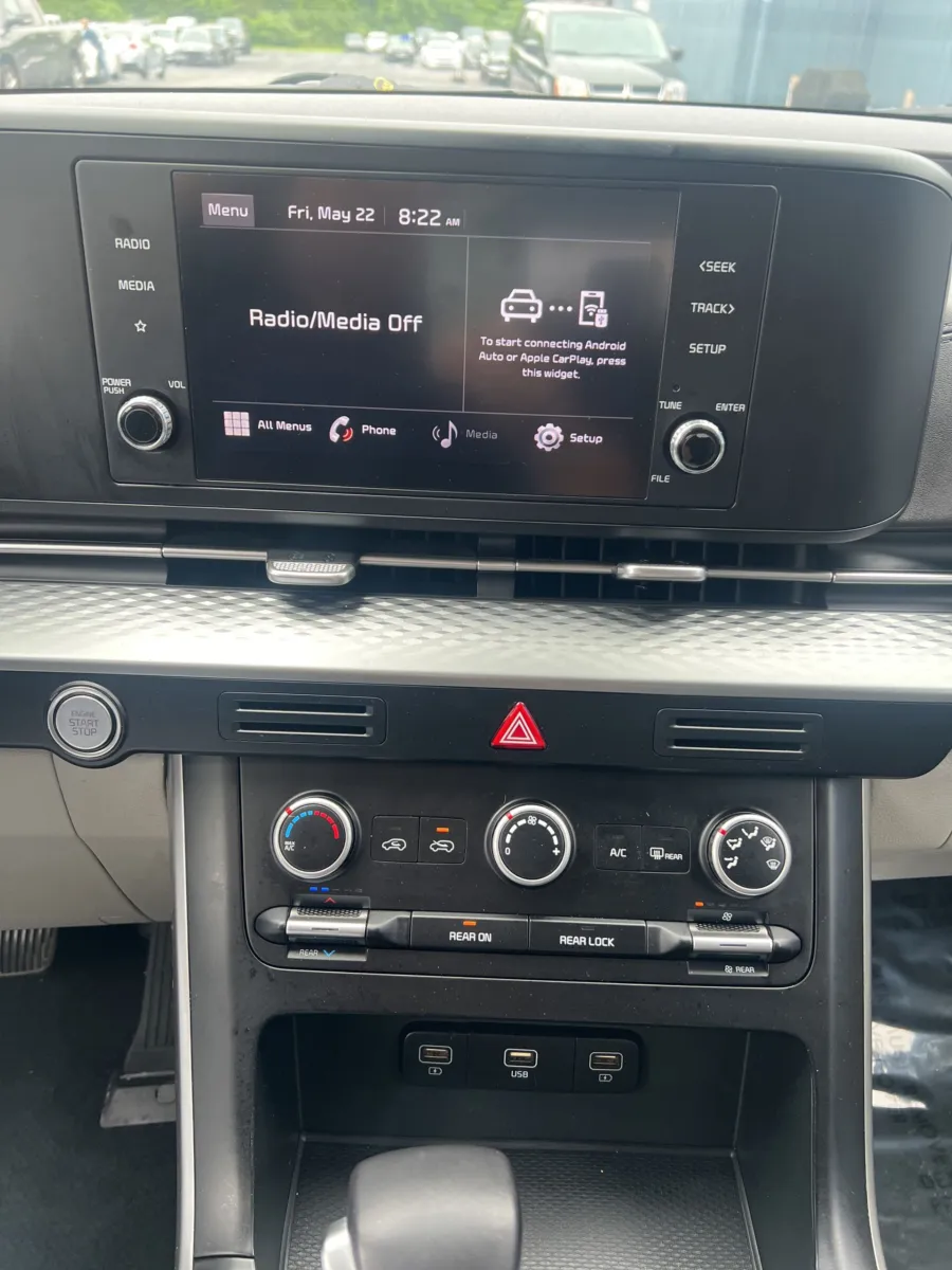 2022 Kia Carnival LXS — photo 14