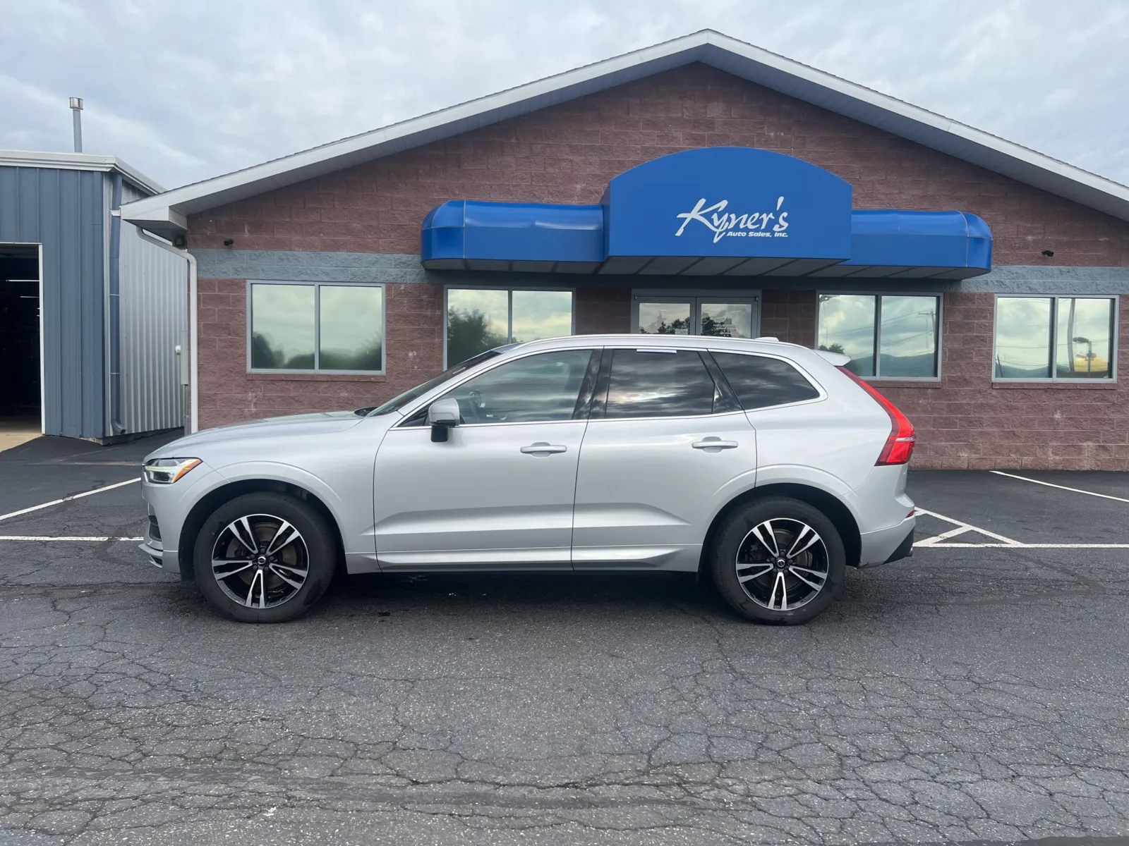 2020 Volvo XC60 T6 Momentum — photo 3