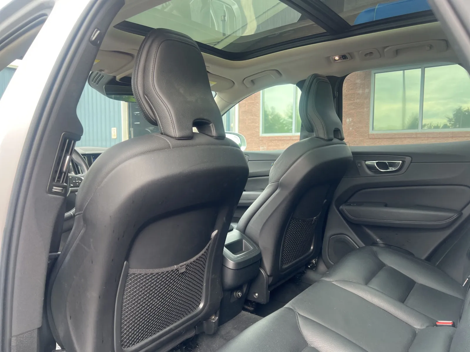 2020 Volvo XC60 T6 Momentum — photo 19