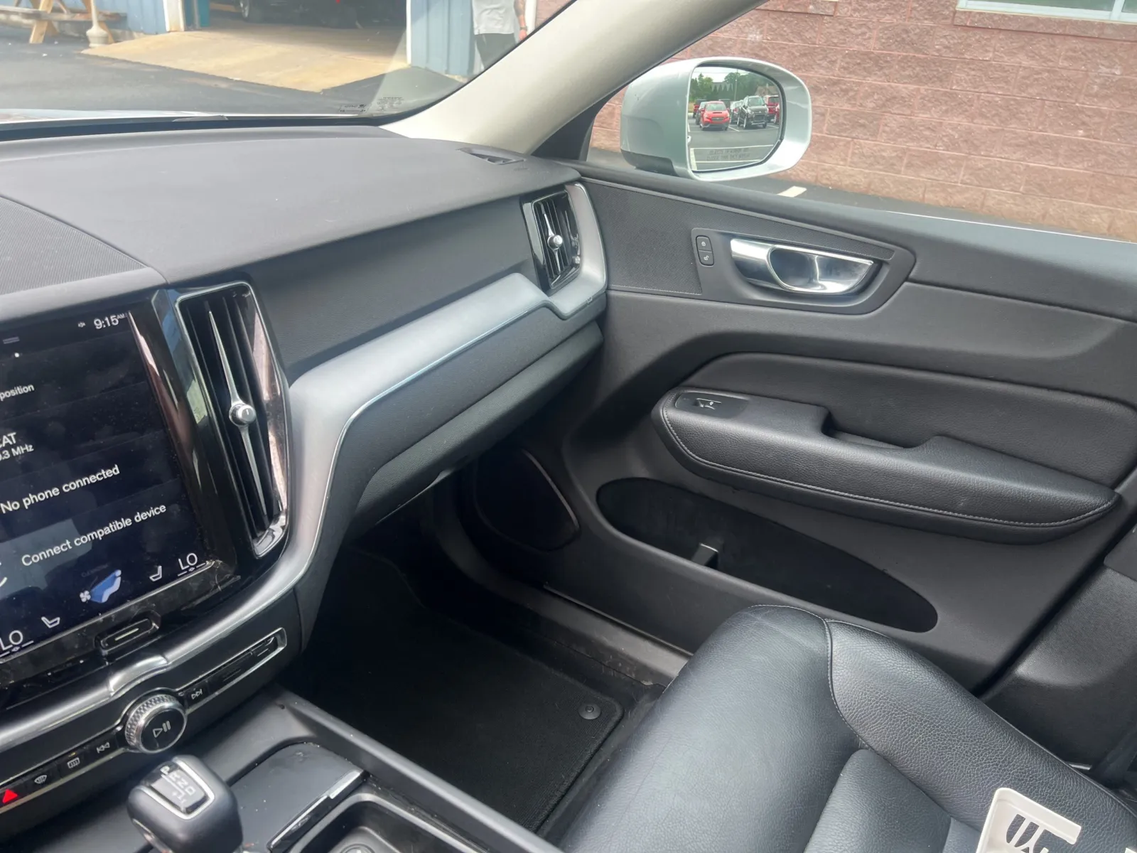 2020 Volvo XC60 T6 Momentum — photo 10
