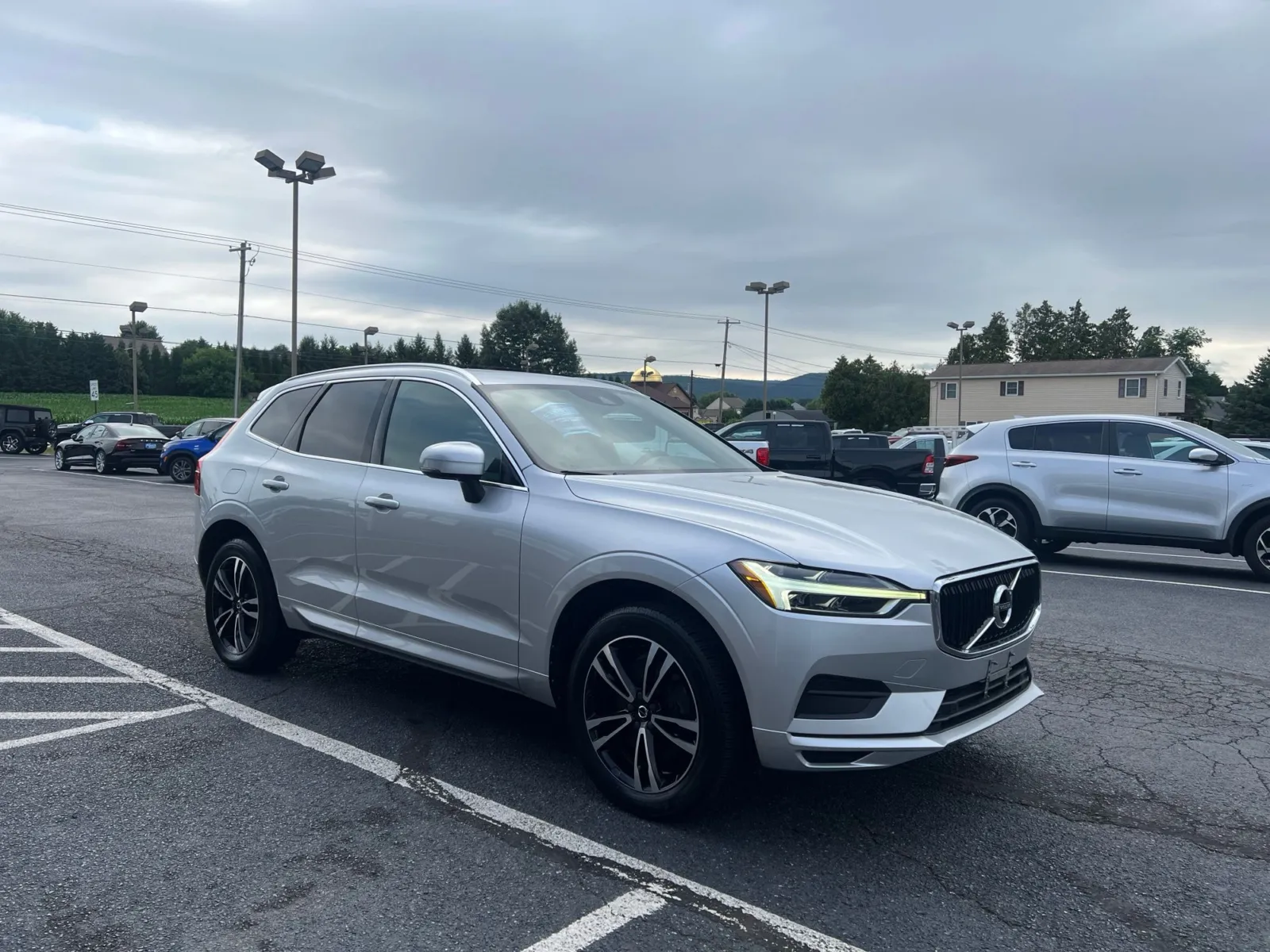 2020 Volvo XC60 T6 Momentum — photo 8