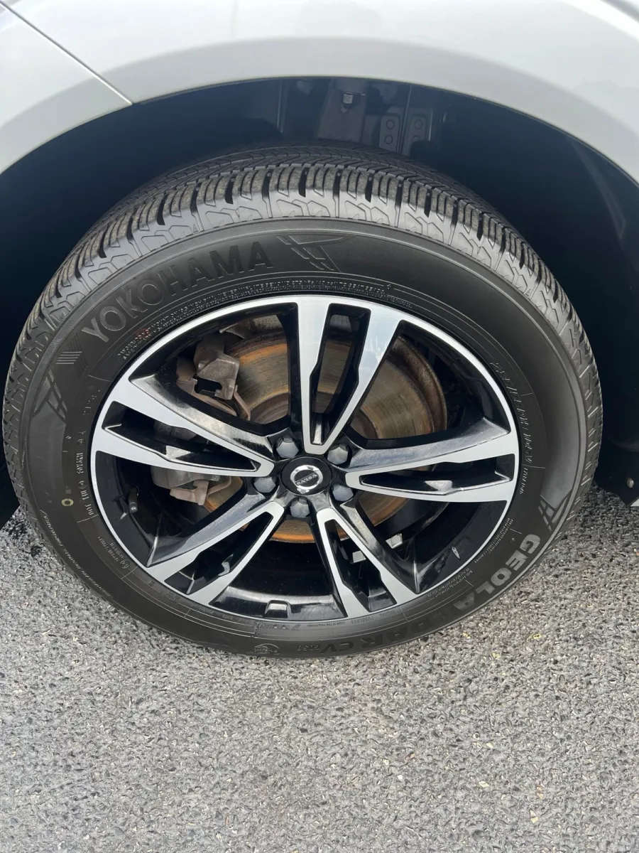 2020 Volvo XC60 T6 Momentum — photo 10