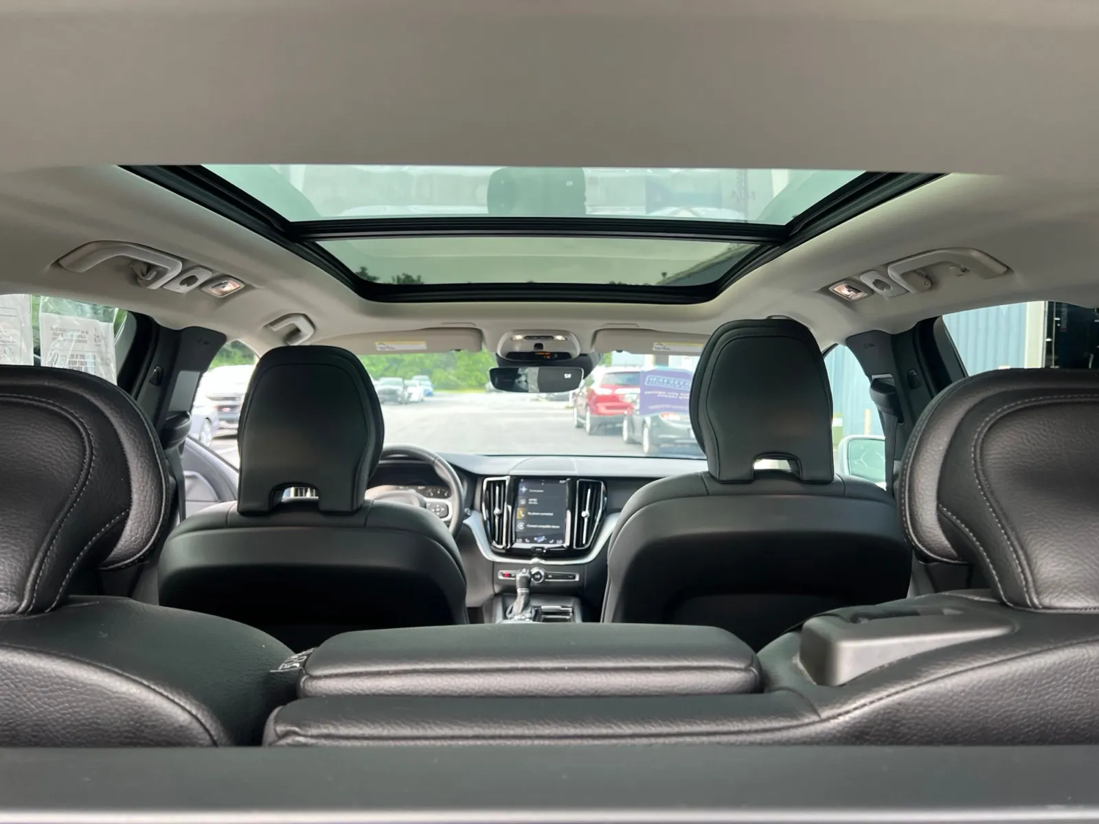 2020 Volvo XC60 T6 Momentum — photo 28