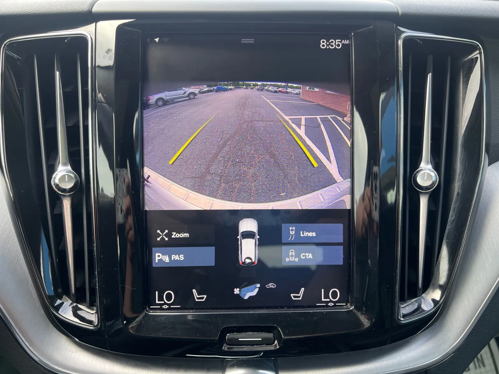 2020 Volvo XC60 T6 Momentum — photo 17