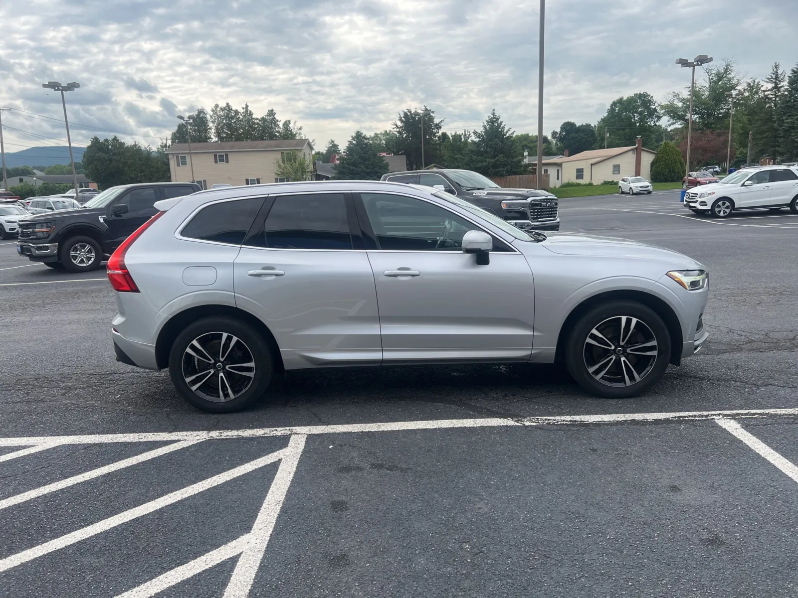 2020 Volvo XC60 T6 Momentum — photo 7