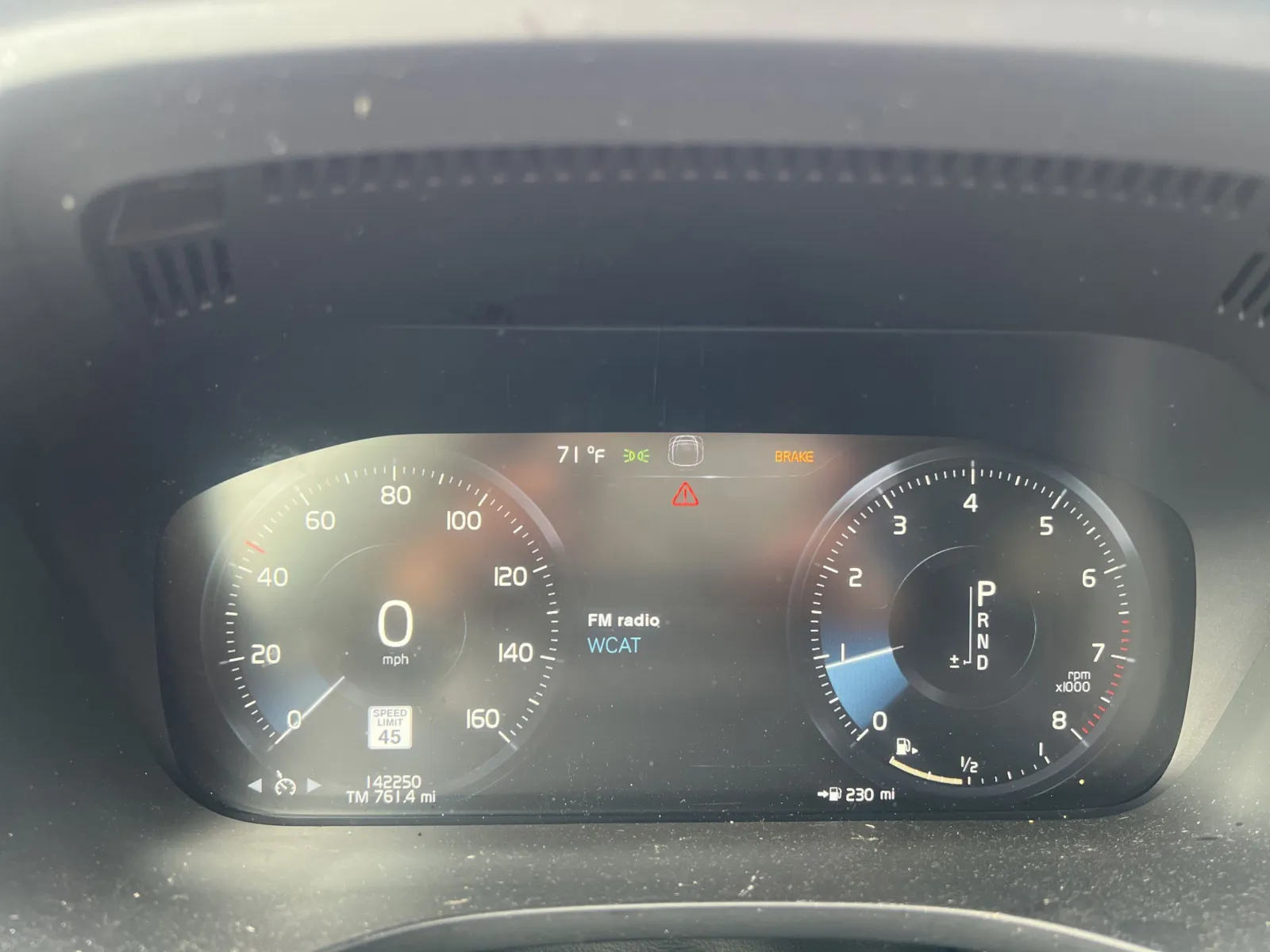 2020 Volvo XC60 T6 Momentum — photo 11