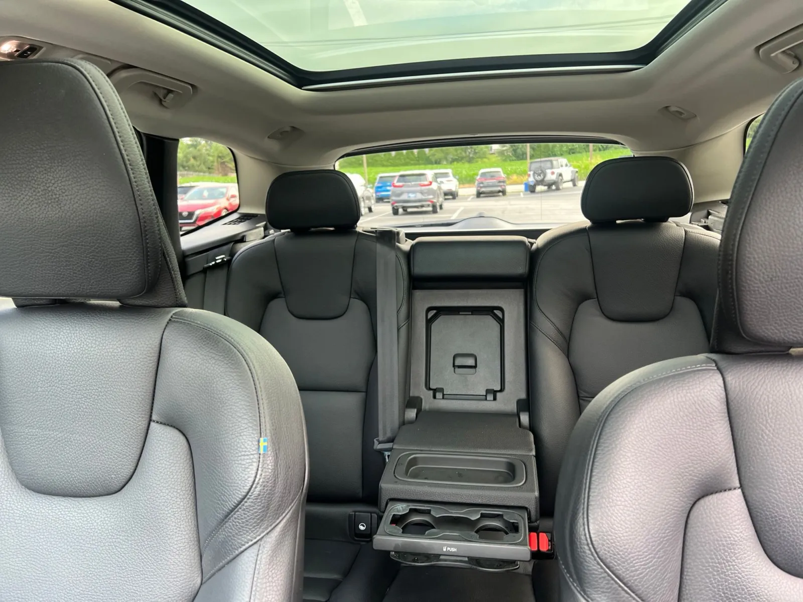 2020 Volvo XC60 T6 Momentum — photo 24