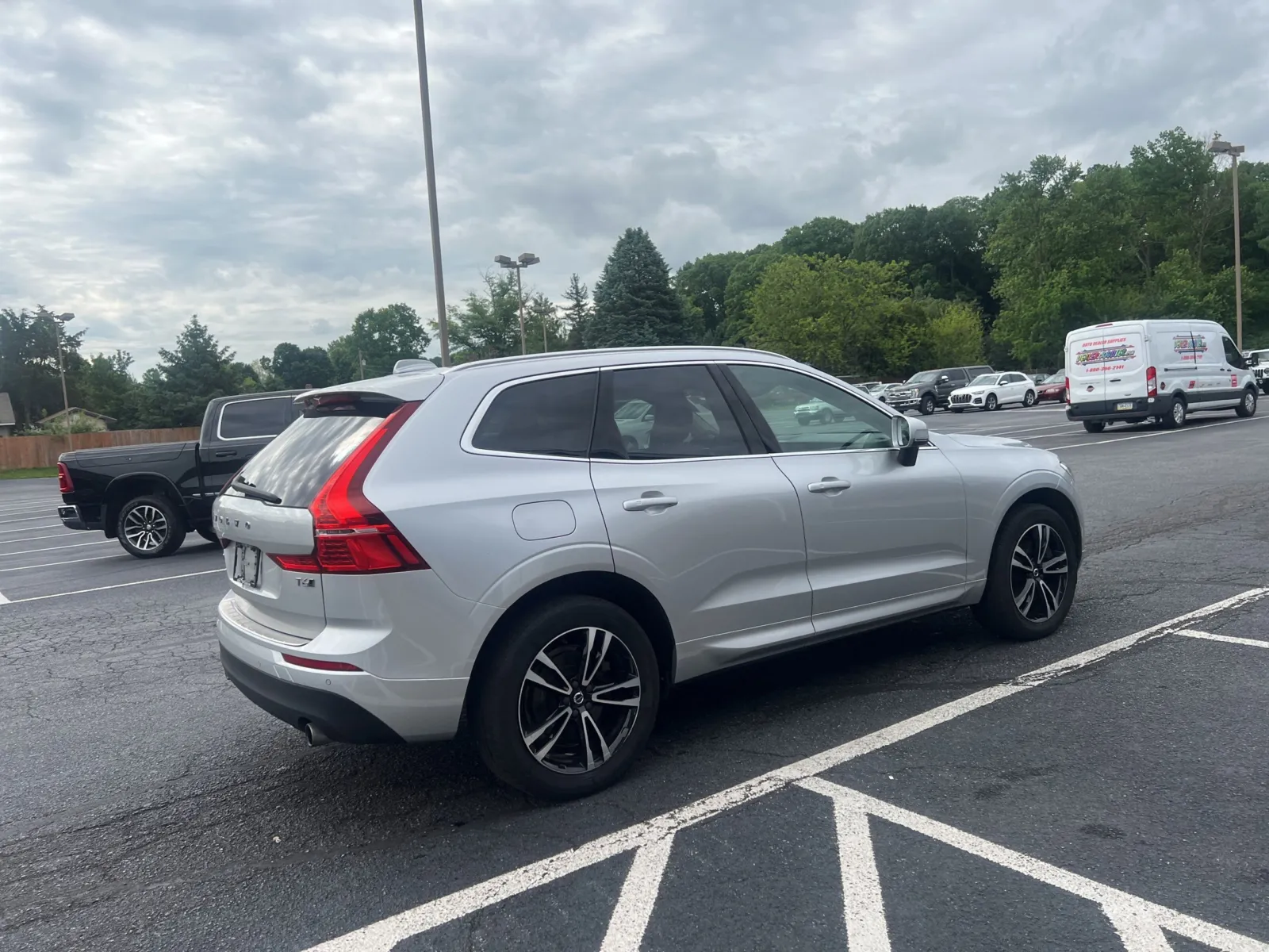 2020 Volvo XC60 T6 Momentum — photo 6