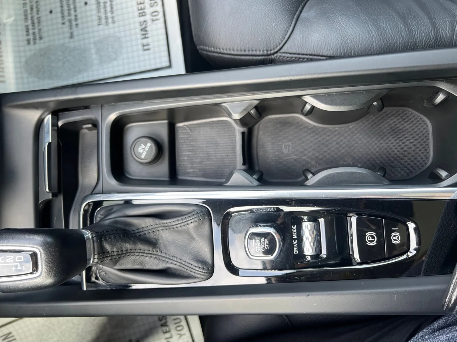 2020 Volvo XC60 T6 Momentum — photo 19