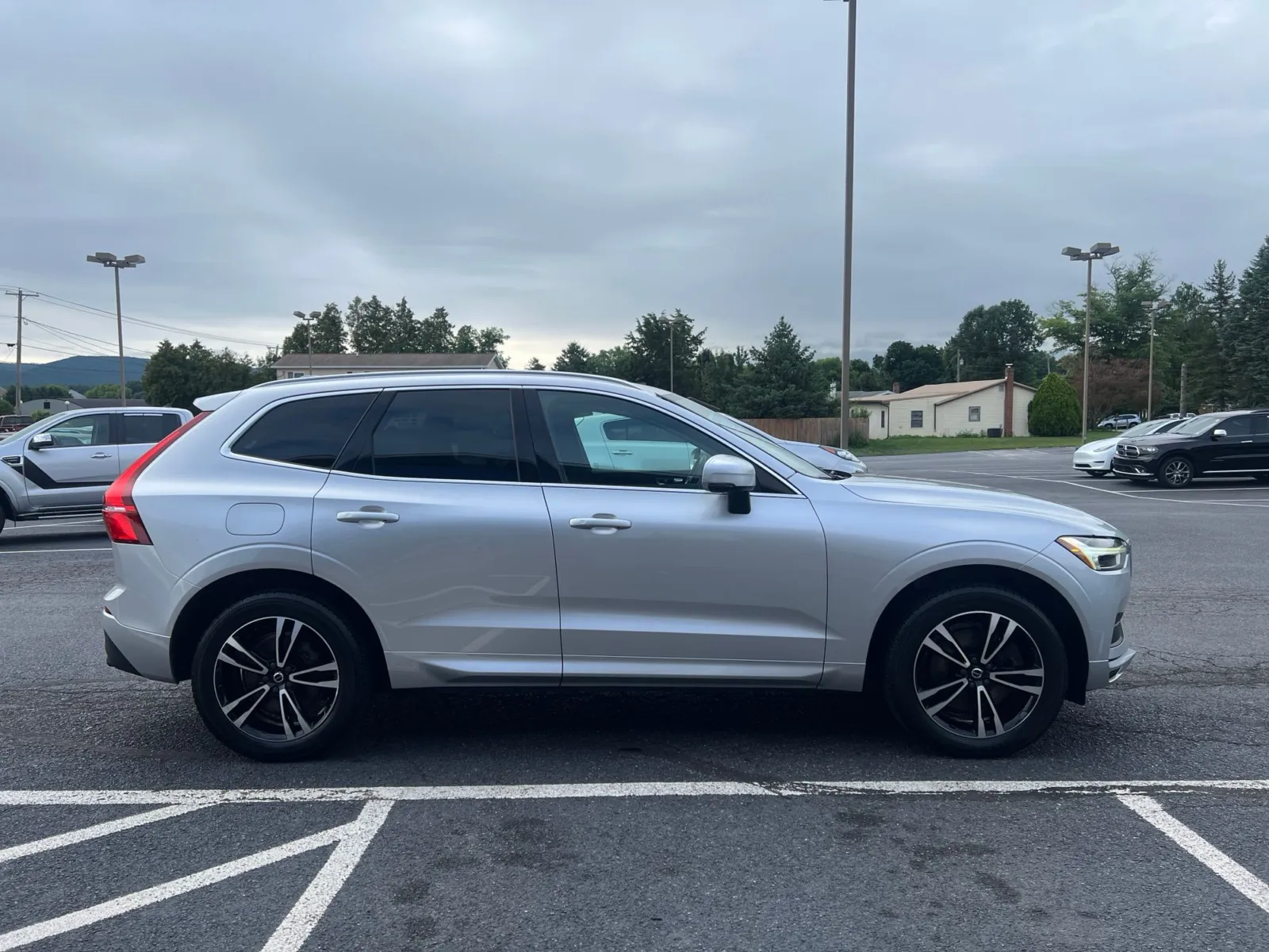 2020 Volvo XC60 T6 Momentum — photo 7