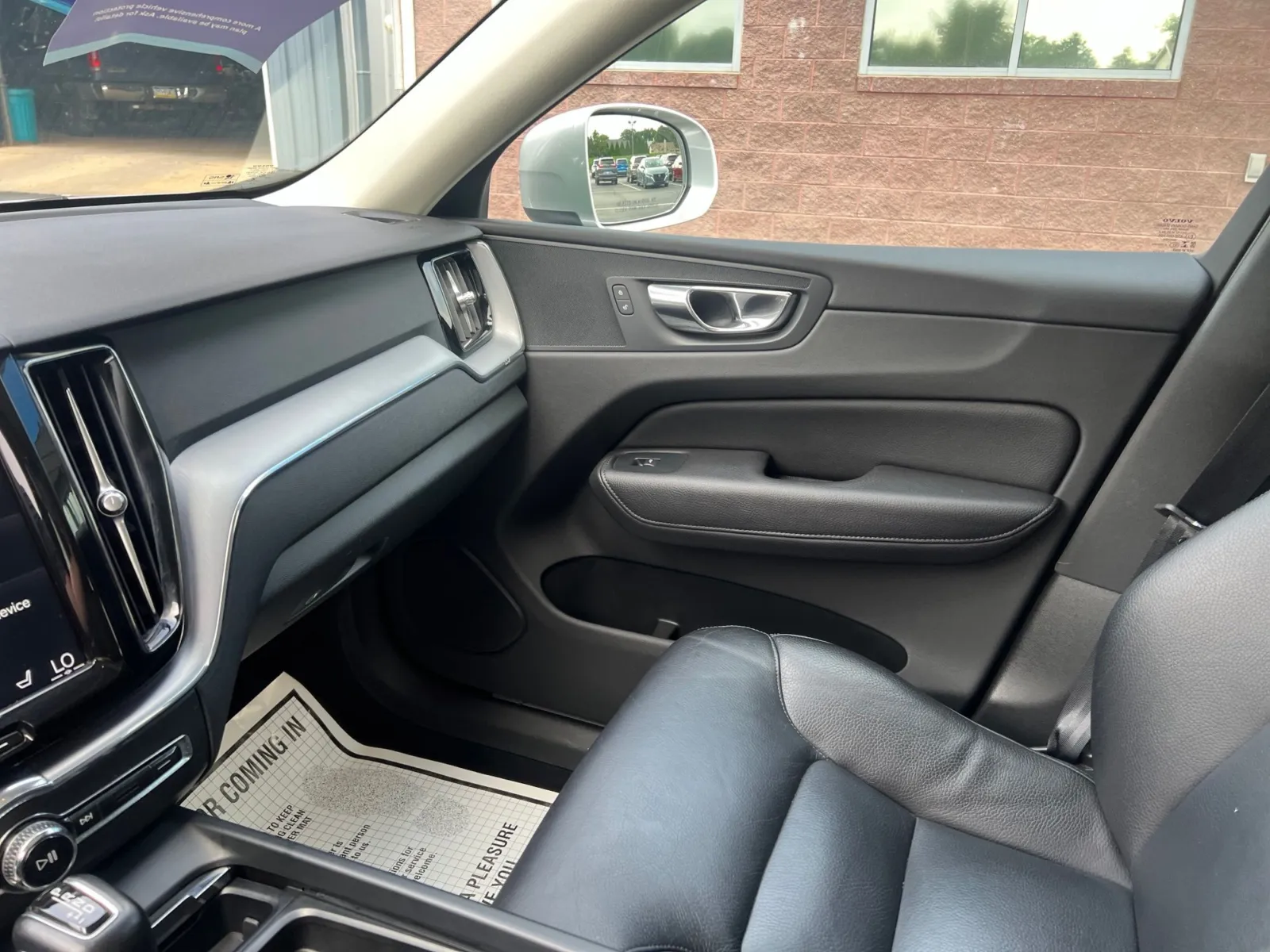 2020 Volvo XC60 T6 Momentum — photo 12