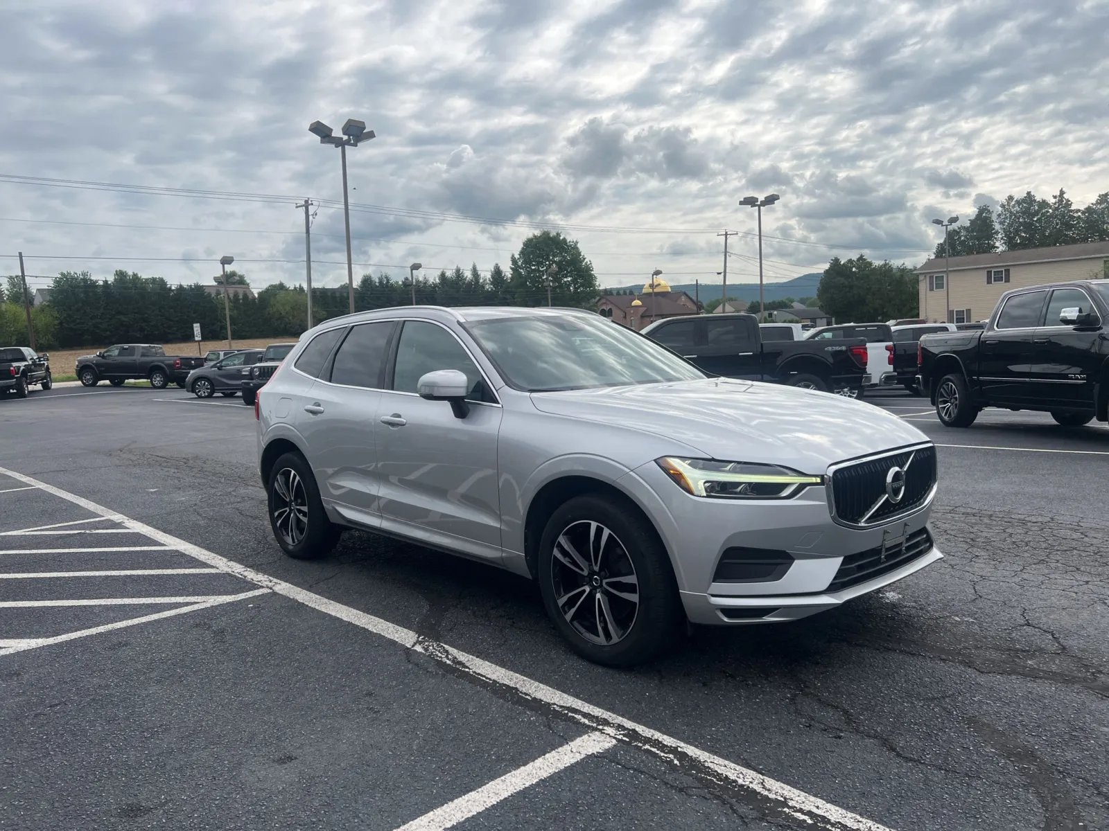 2020 Volvo XC60 T6 Momentum — photo 8