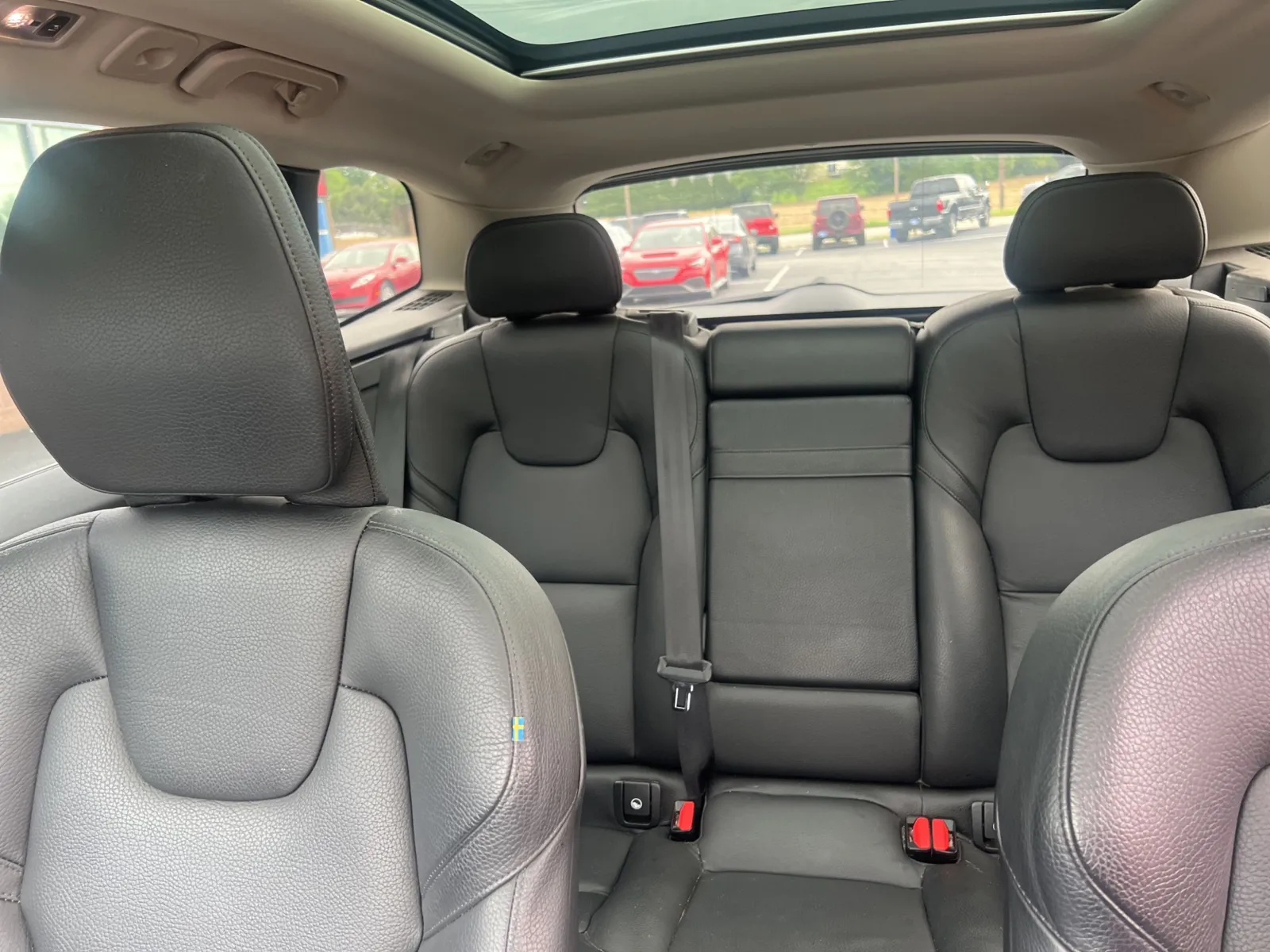 2020 Volvo XC60 T6 Momentum — photo 18