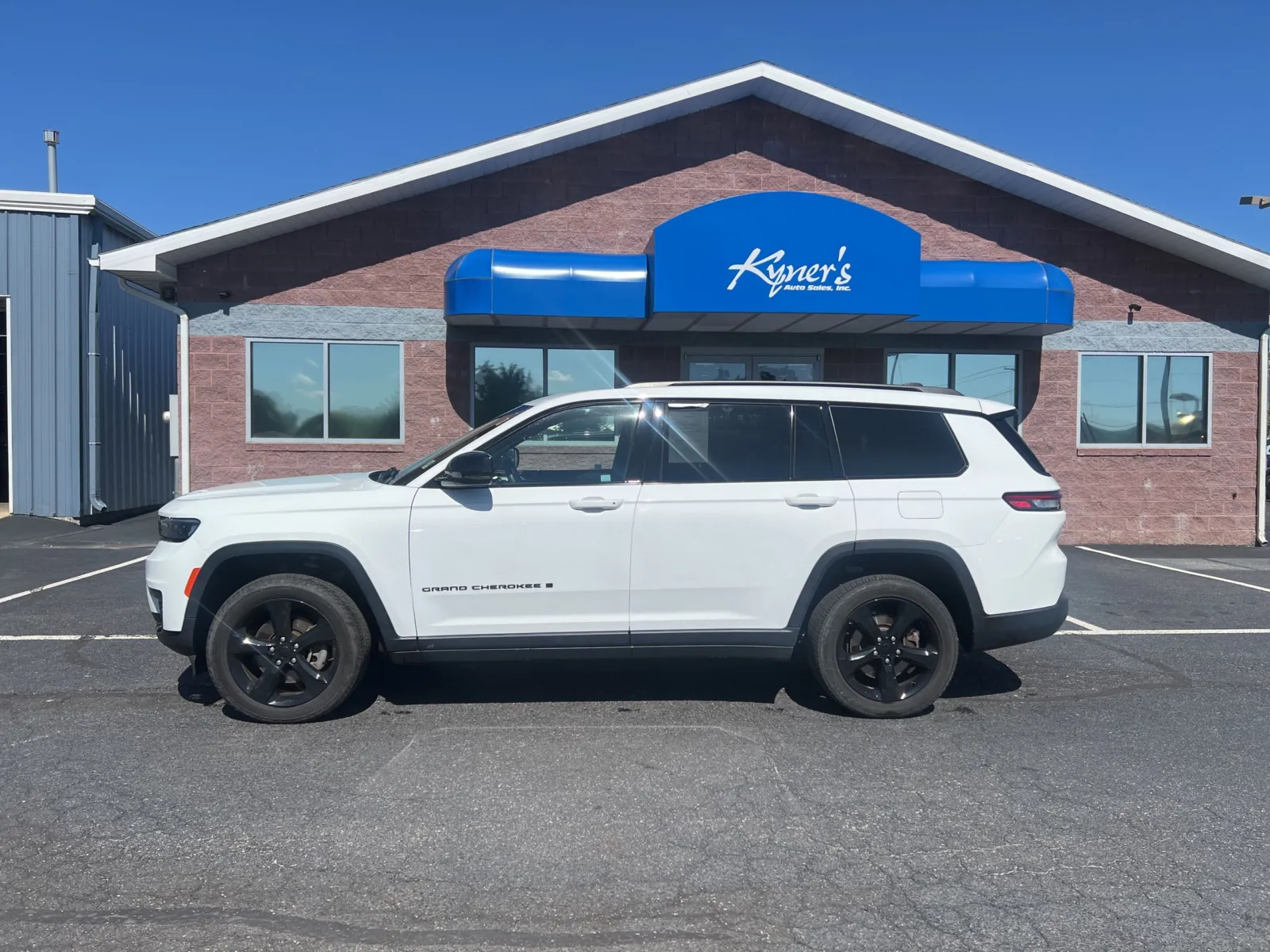 2023 Jeep Grand Cherokee L Altitude — photo 3