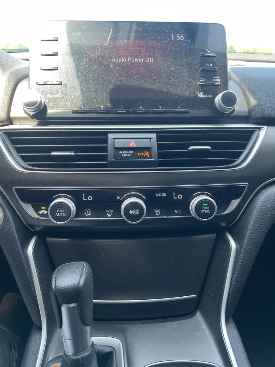 2020 Honda Accord LX — photo 8