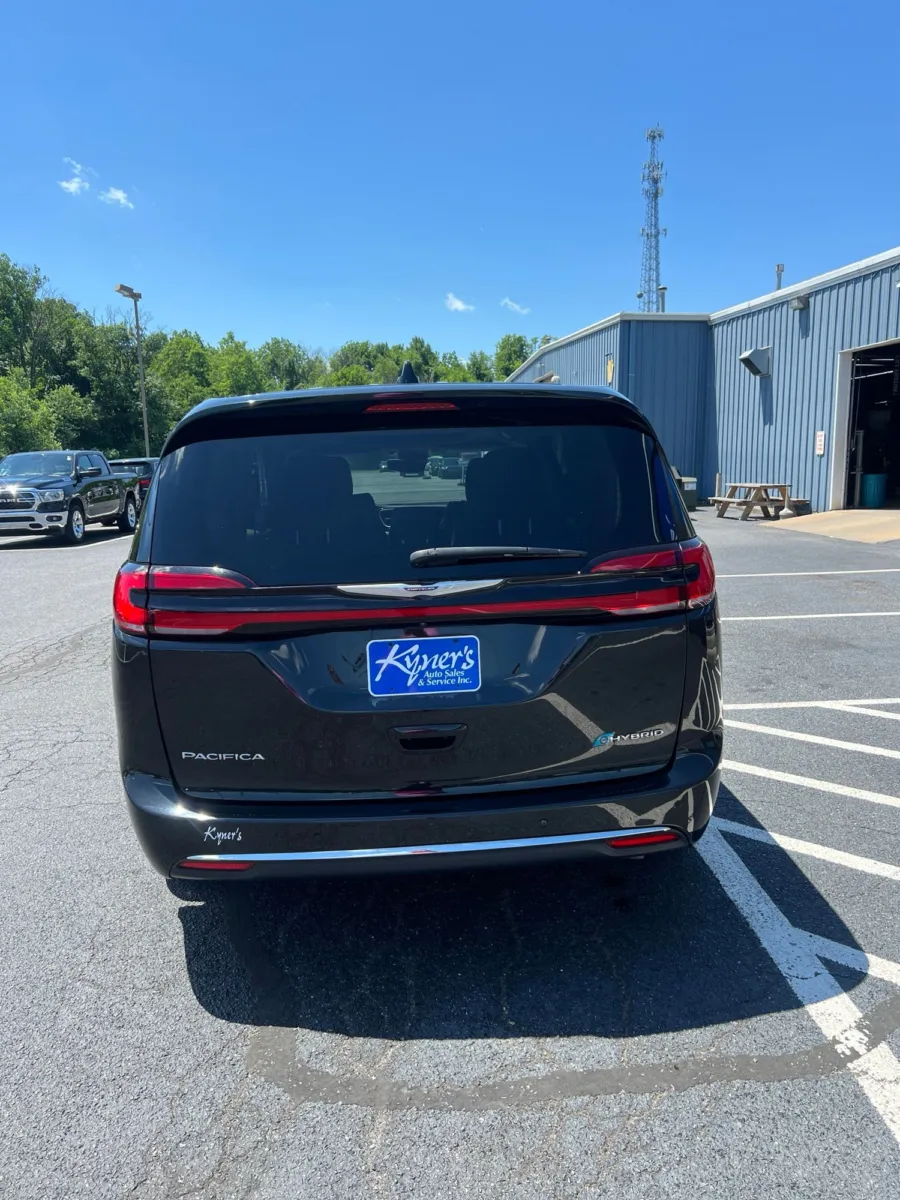 2023 Chrysler Pacifica Hybrid Limited — photo 4