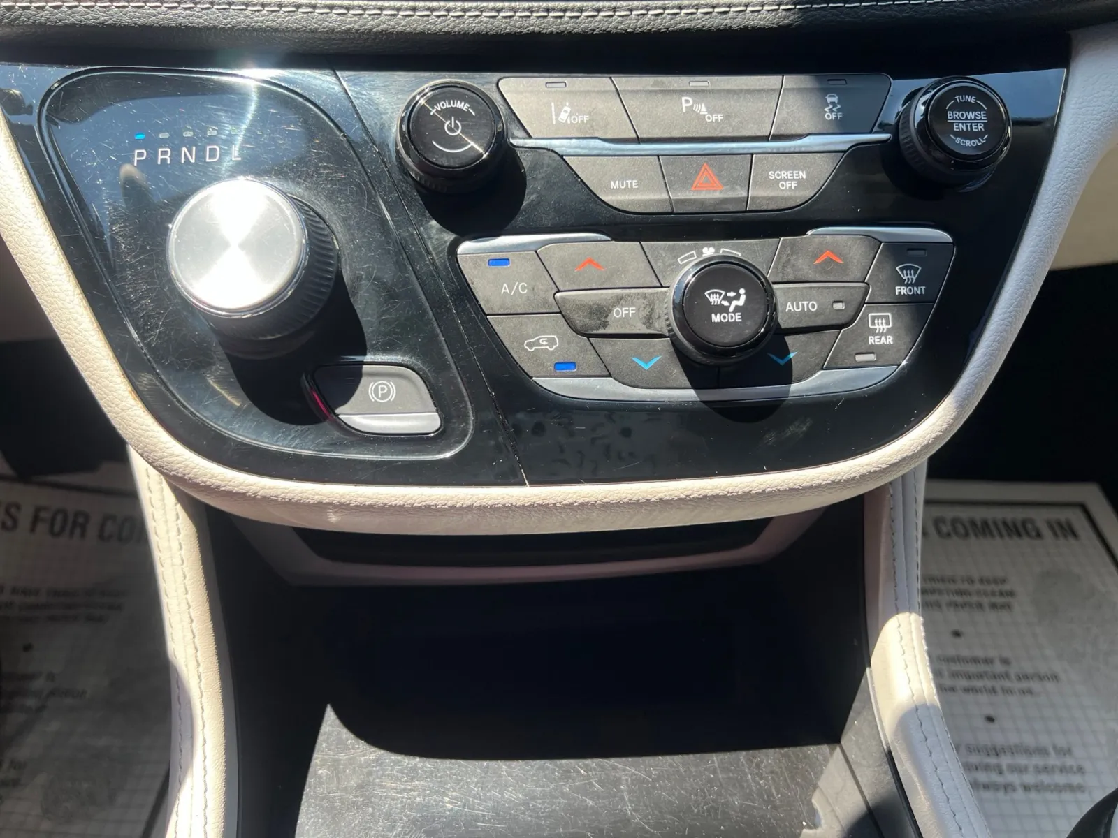 2023 Chrysler Pacifica Hybrid Limited — photo 16