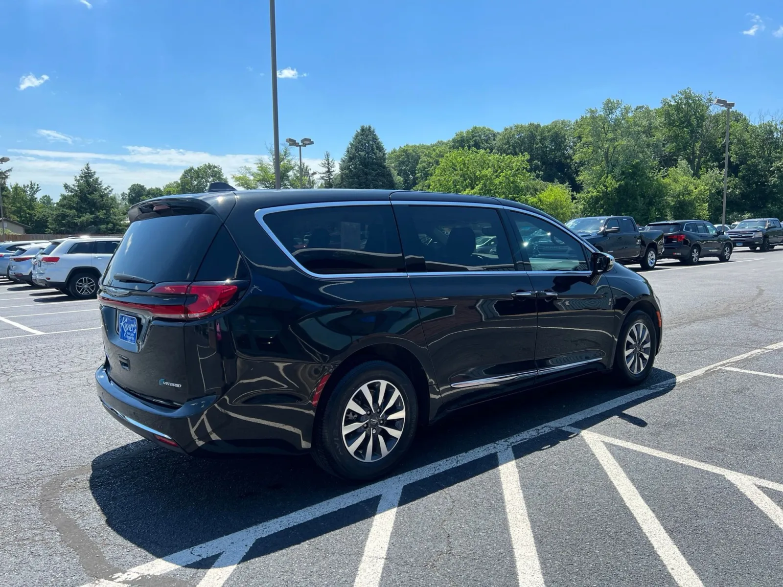 2023 Chrysler Pacifica Hybrid Limited — photo 5