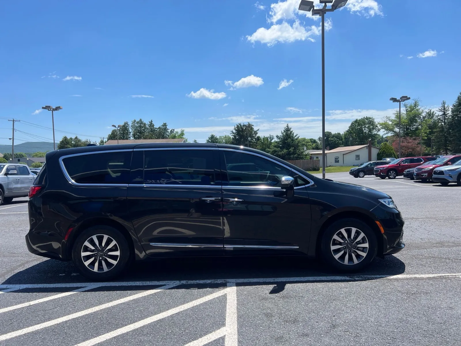 2023 Chrysler Pacifica Hybrid Limited — photo 6