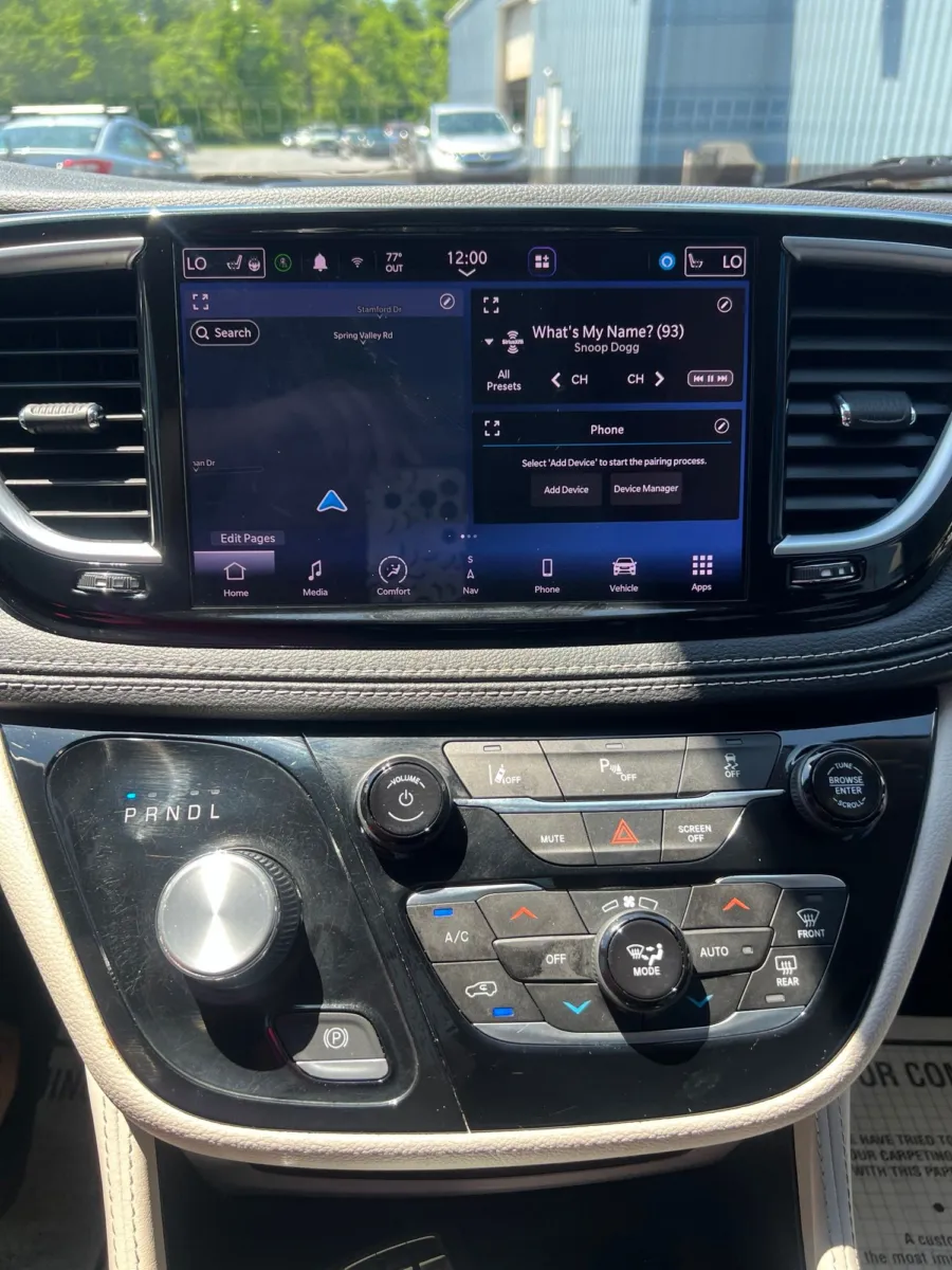 2023 Chrysler Pacifica Hybrid Limited — photo 14