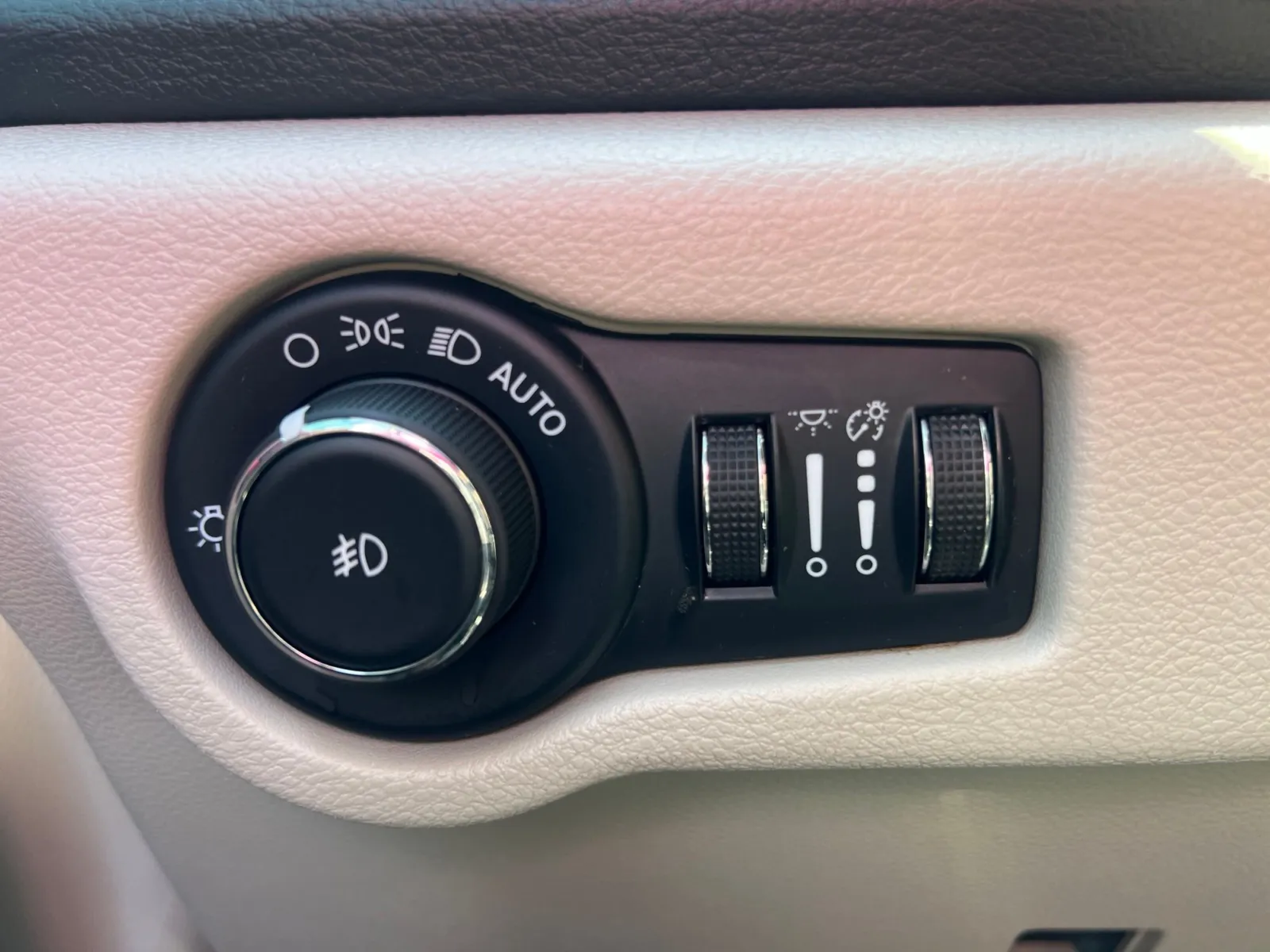 2023 Chrysler Pacifica Hybrid Limited — photo 20