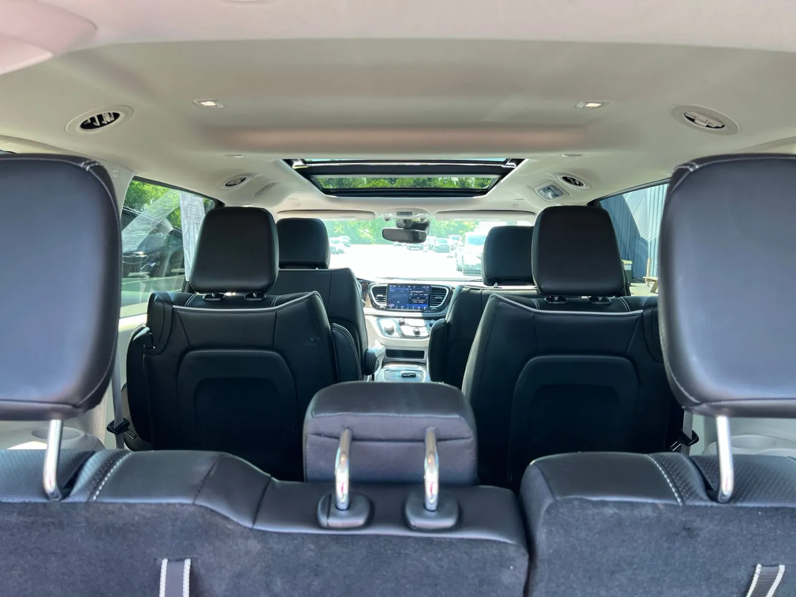 2023 Chrysler Pacifica Hybrid Limited — photo 30