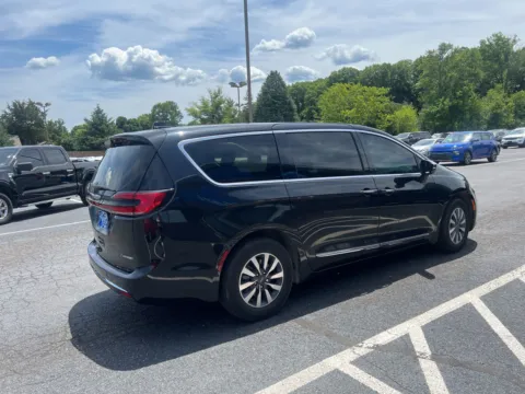 More photos of 2023 Chrysler Pacifica Hybrid Limited at Kyner's Auto Sales, Inc., PA
